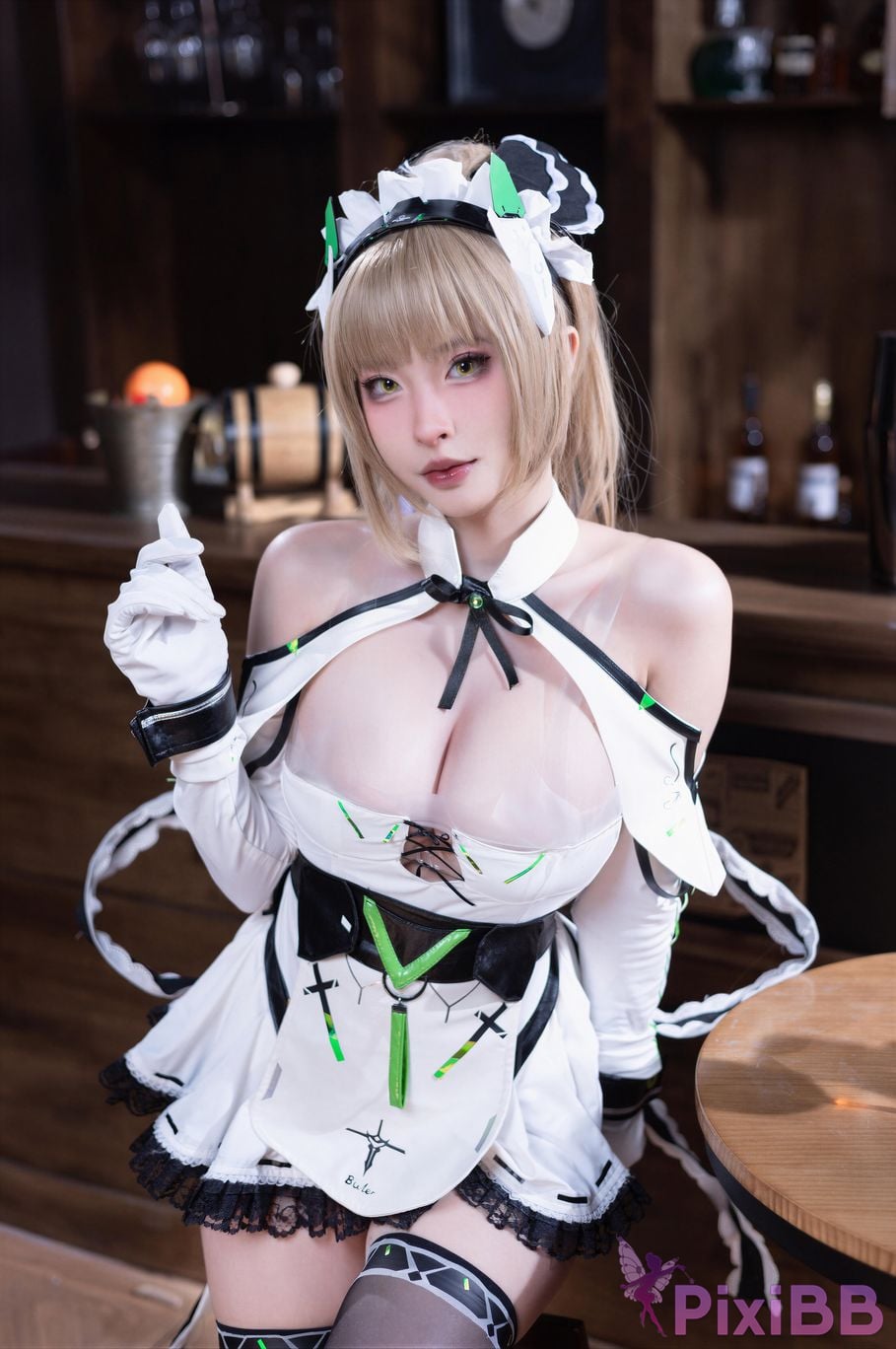 Cosplayer Yuno Shimizu Staggered fronts Bultgen Champagne PixiBB.COM 023