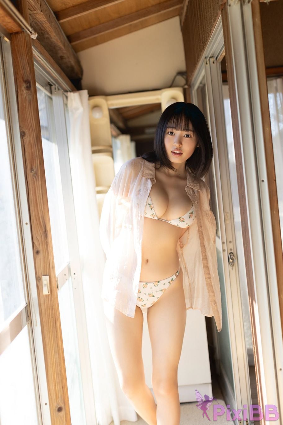 Japanese Idol Miu Shirahama Beautiful Rabbit FRIDAY Digital Photo Album Gyutude vol.2 A 100 page luxurious edition with bit of serenity PixiBB.COM 034
