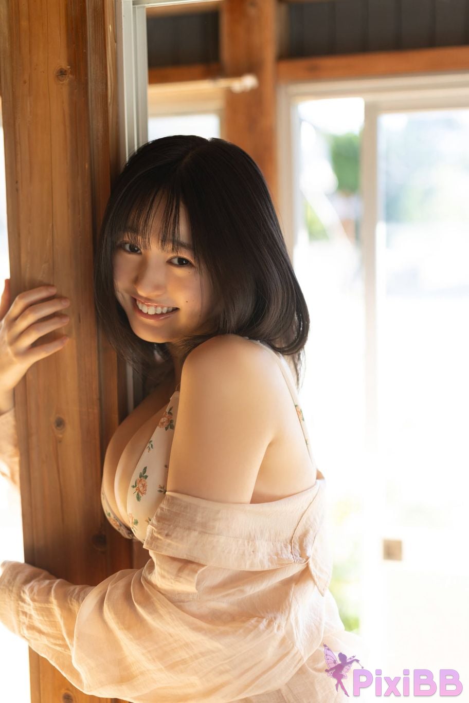 Japanese Idol Miu Shirahama Beautiful Rabbit FRIDAY Digital Photo Album Gyutude vol.2 A 100 page luxurious edition with bit of serenity PixiBB.COM 035