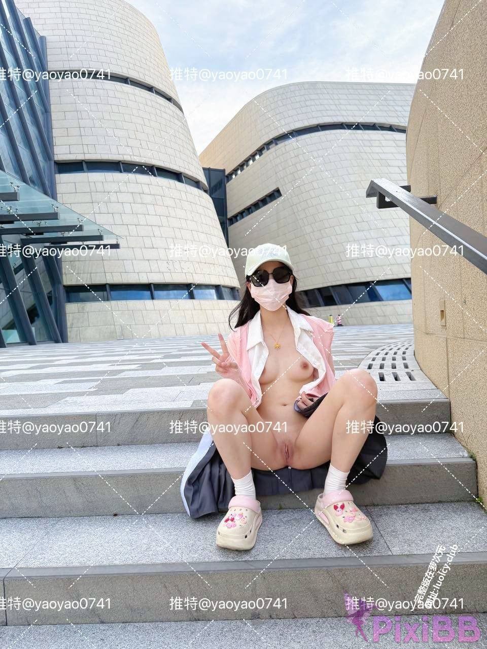 OtherXXX YaoYao Xiaoyao White Tiger Lolita exposed in front of people outdoors welfare subscription PixiBB.COM 027