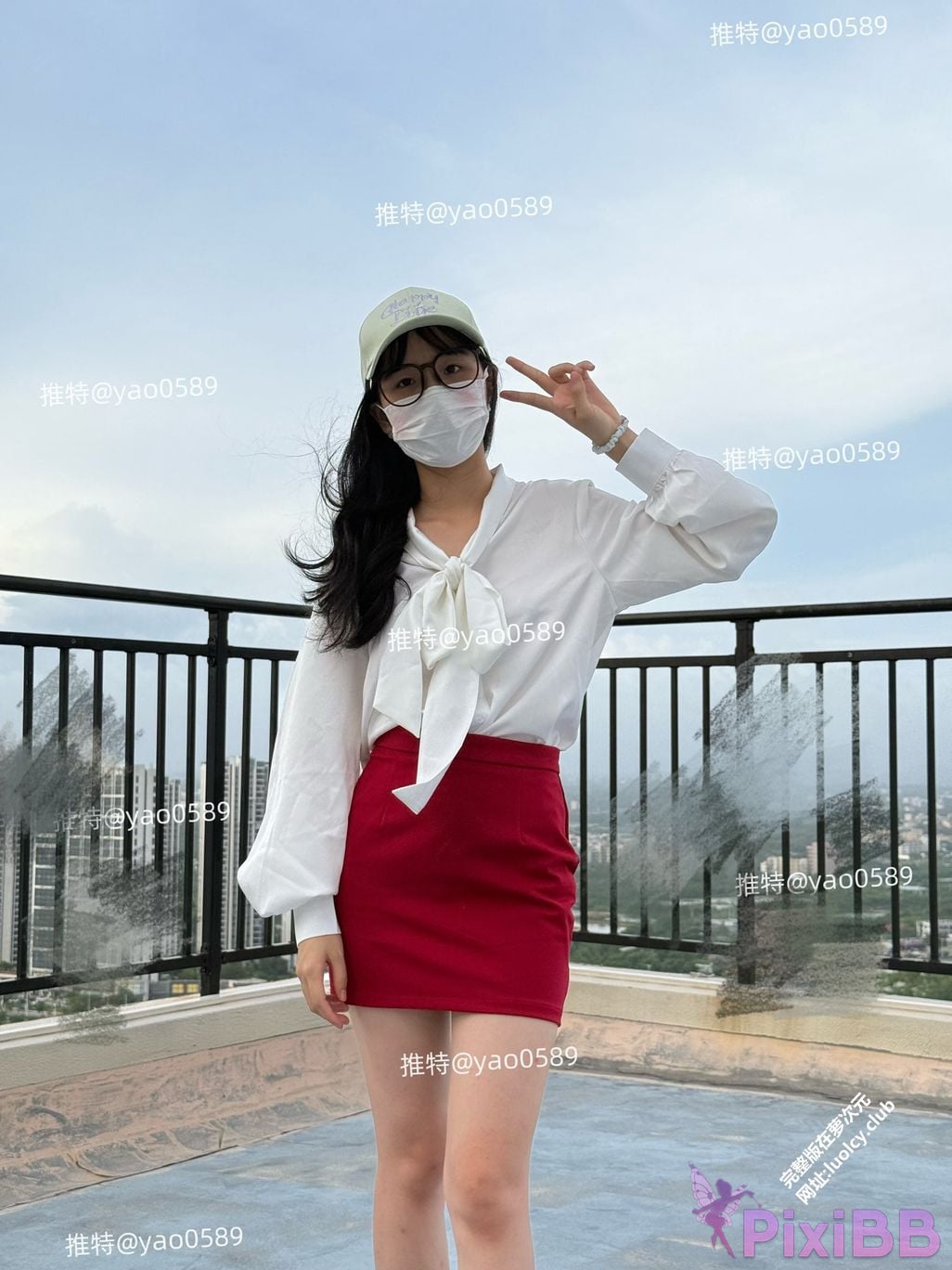 OtherXXX YaoYao Xiaoyao White Tiger Lolita exposed in front of people outdoors welfare subscription PixiBB.COM 057