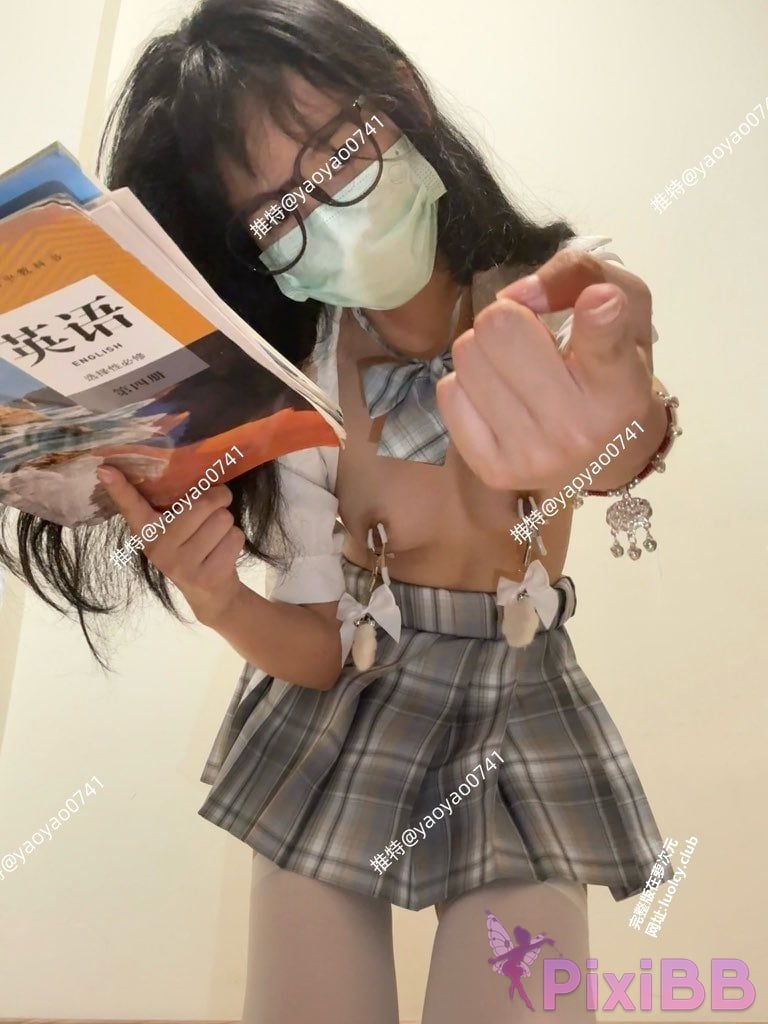 OtherXXX YaoYao Xiaoyao White Tiger Lolita exposed in front of people outdoors welfare subscription PixiBB.COM 090