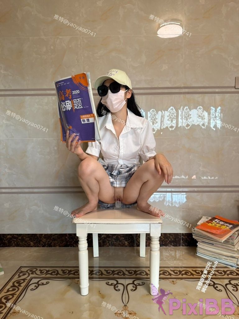 OtherXXX YaoYao Xiaoyao White Tiger Lolita exposed in front of people outdoors welfare subscription PixiBB.COM 096