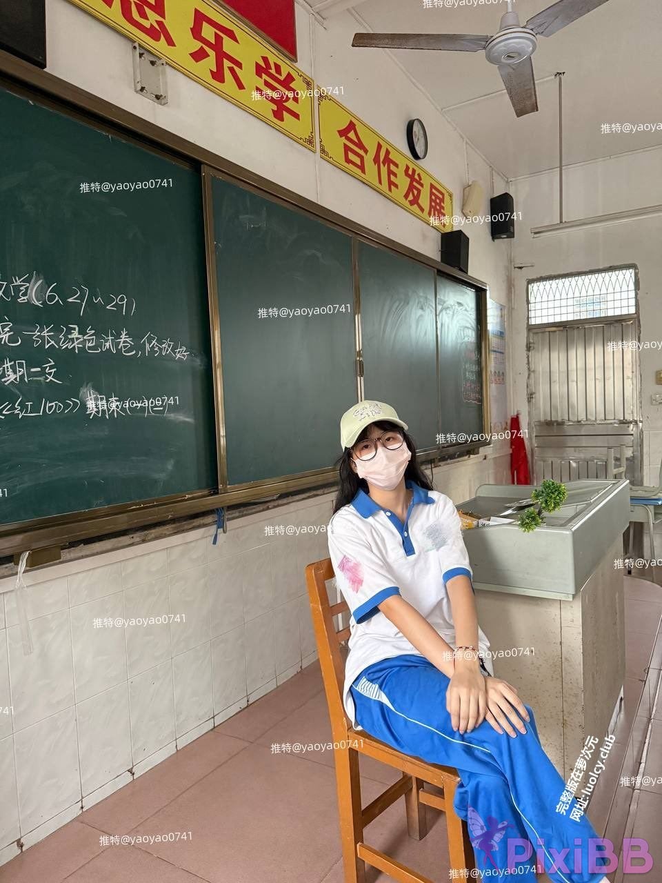 OtherXXX YaoYao Xiaoyao White Tiger Lolita exposed in front of people outdoors welfare subscription PixiBB.COM 134