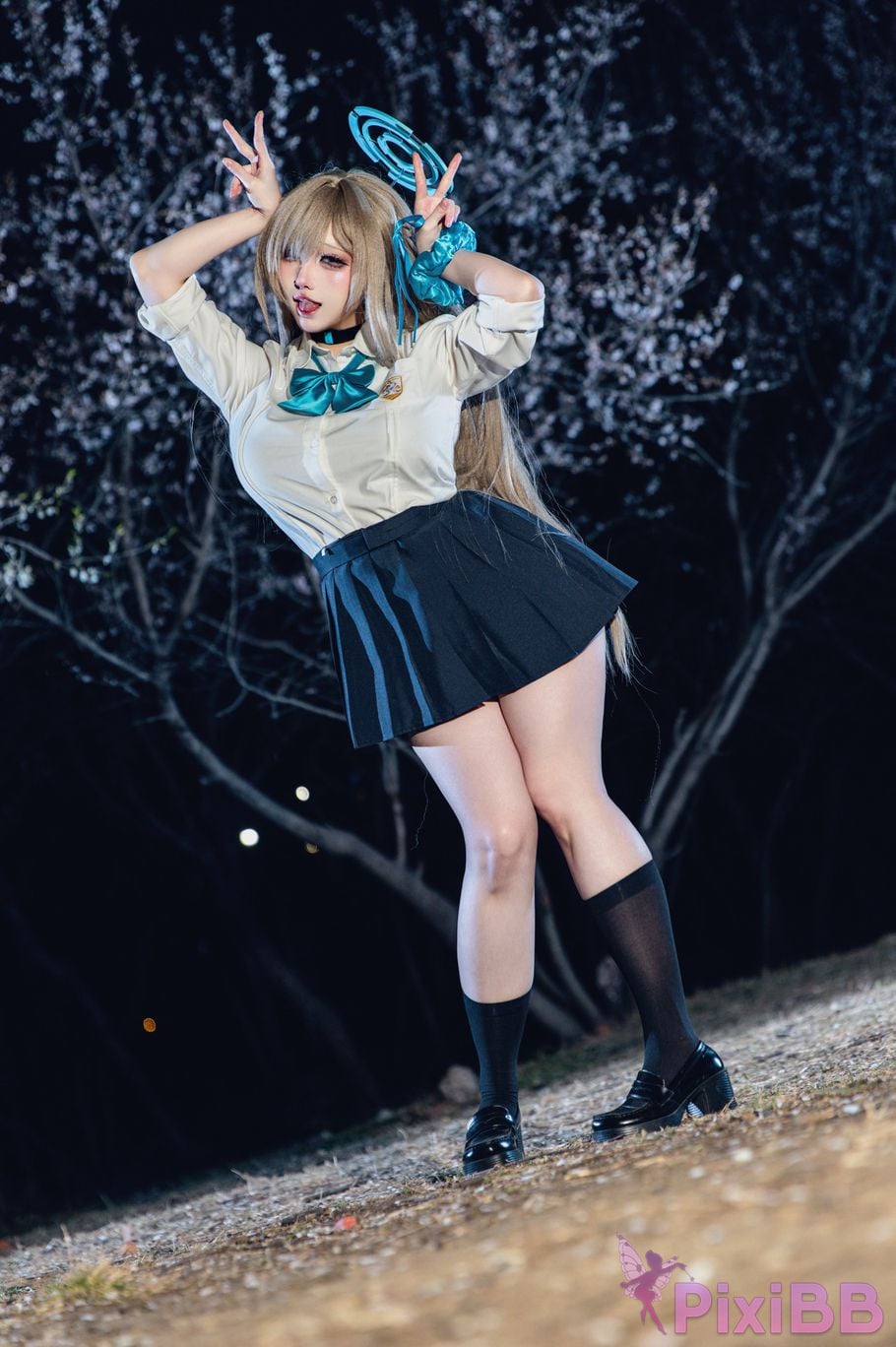 Cosplayer soso swish Blue Archive Asuna Night Sakura Outdoor PixiBB.COM 011