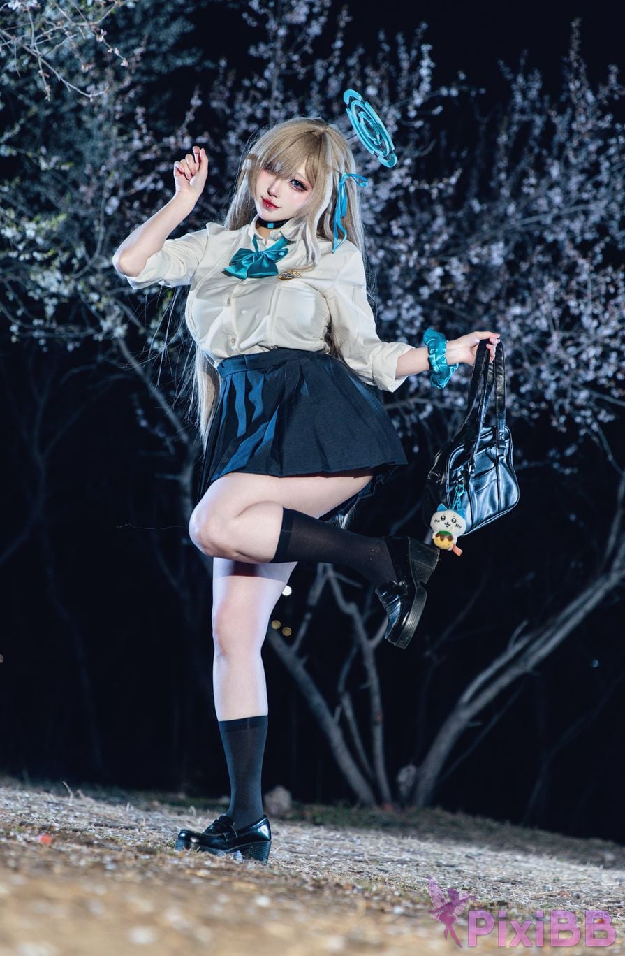 Cosplayer soso swish Blue Archive Asuna Night Sakura Outdoor PixiBB.COM 032