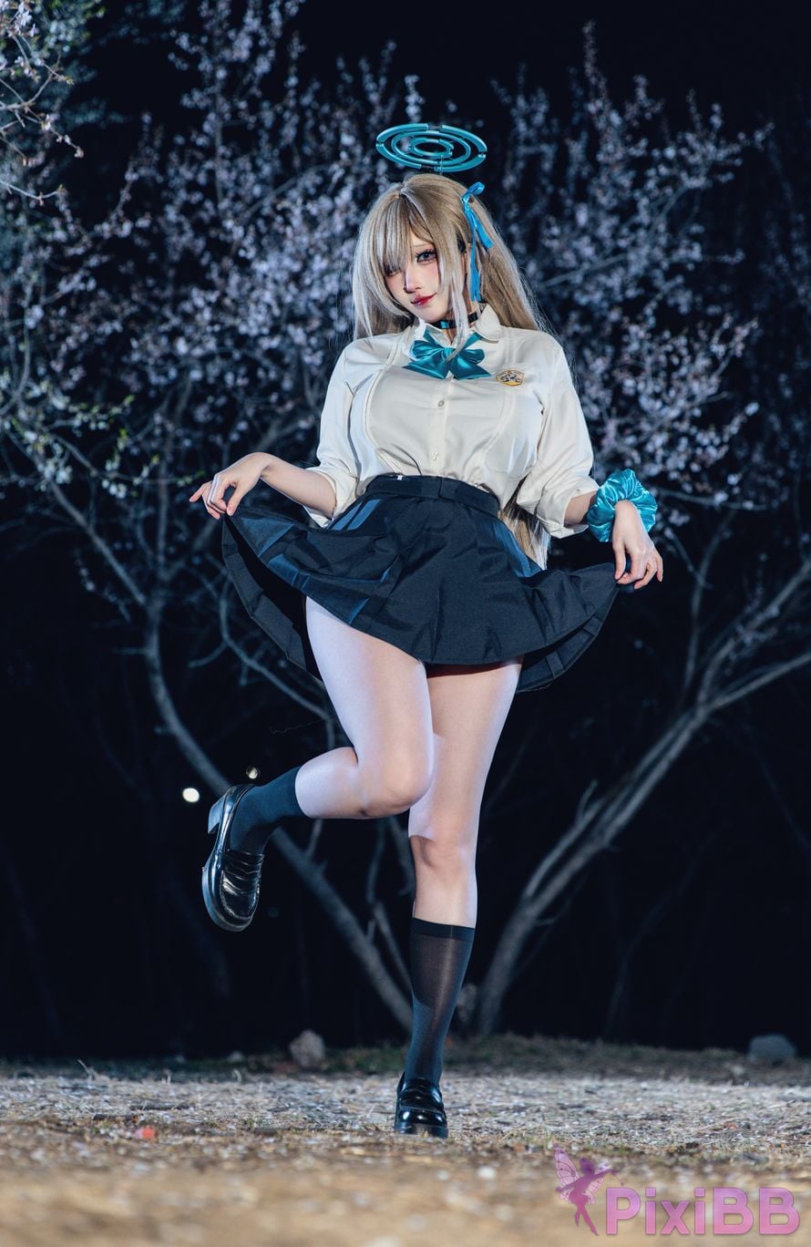 Cosplayer soso swish Blue Archive Asuna Night Sakura Outdoor PixiBB.COM 035