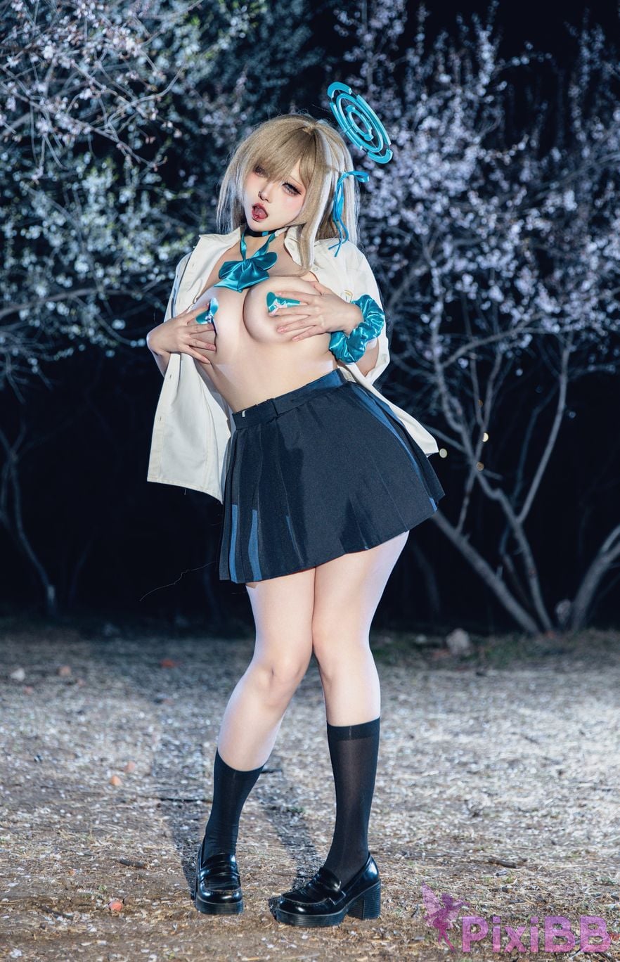 Cosplayer soso swish Blue Archive Asuna Night Sakura Outdoor PixiBB.COM 036