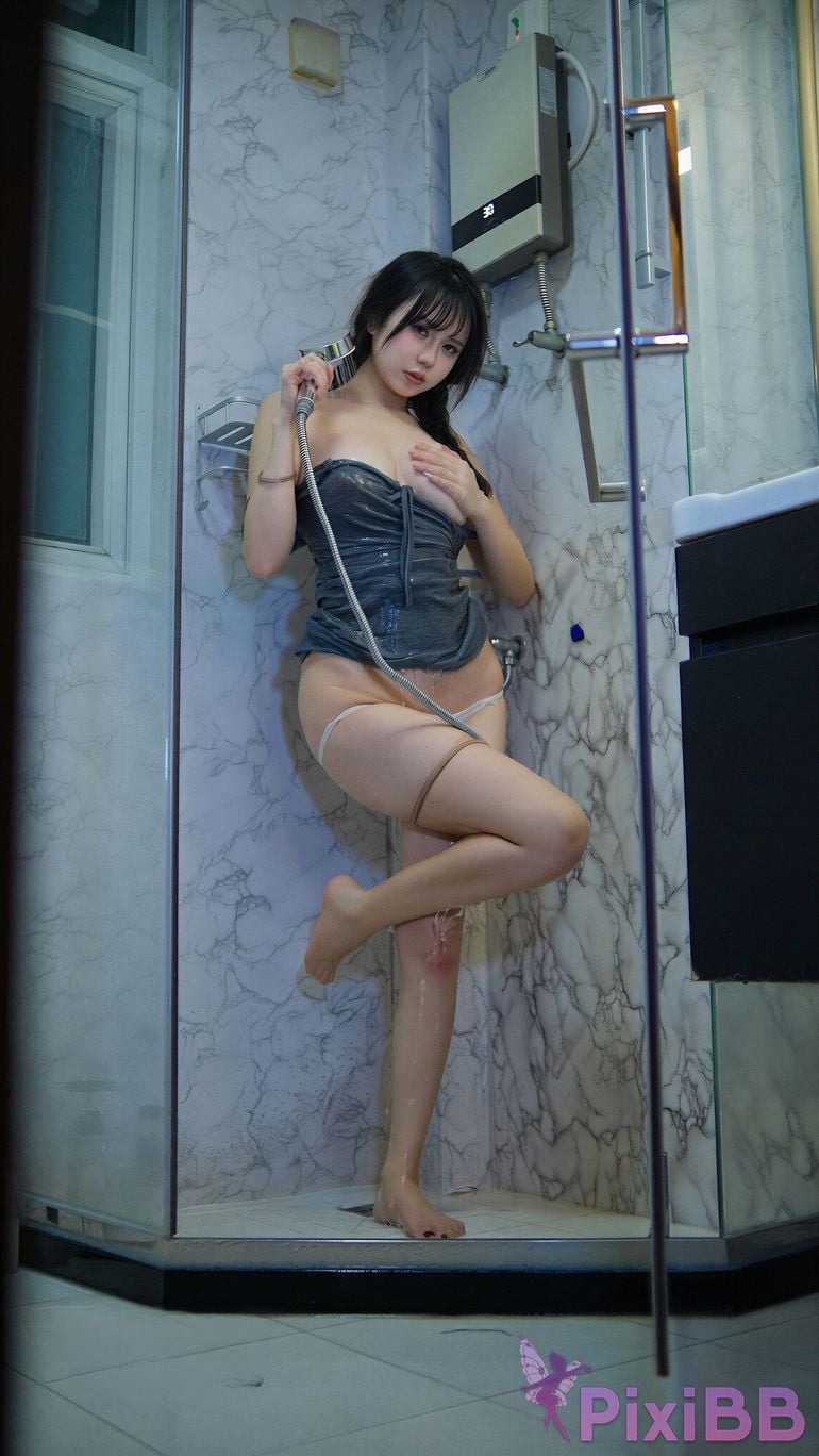 Cosplayer Tina Very evil bathing PixiBB.COM 004