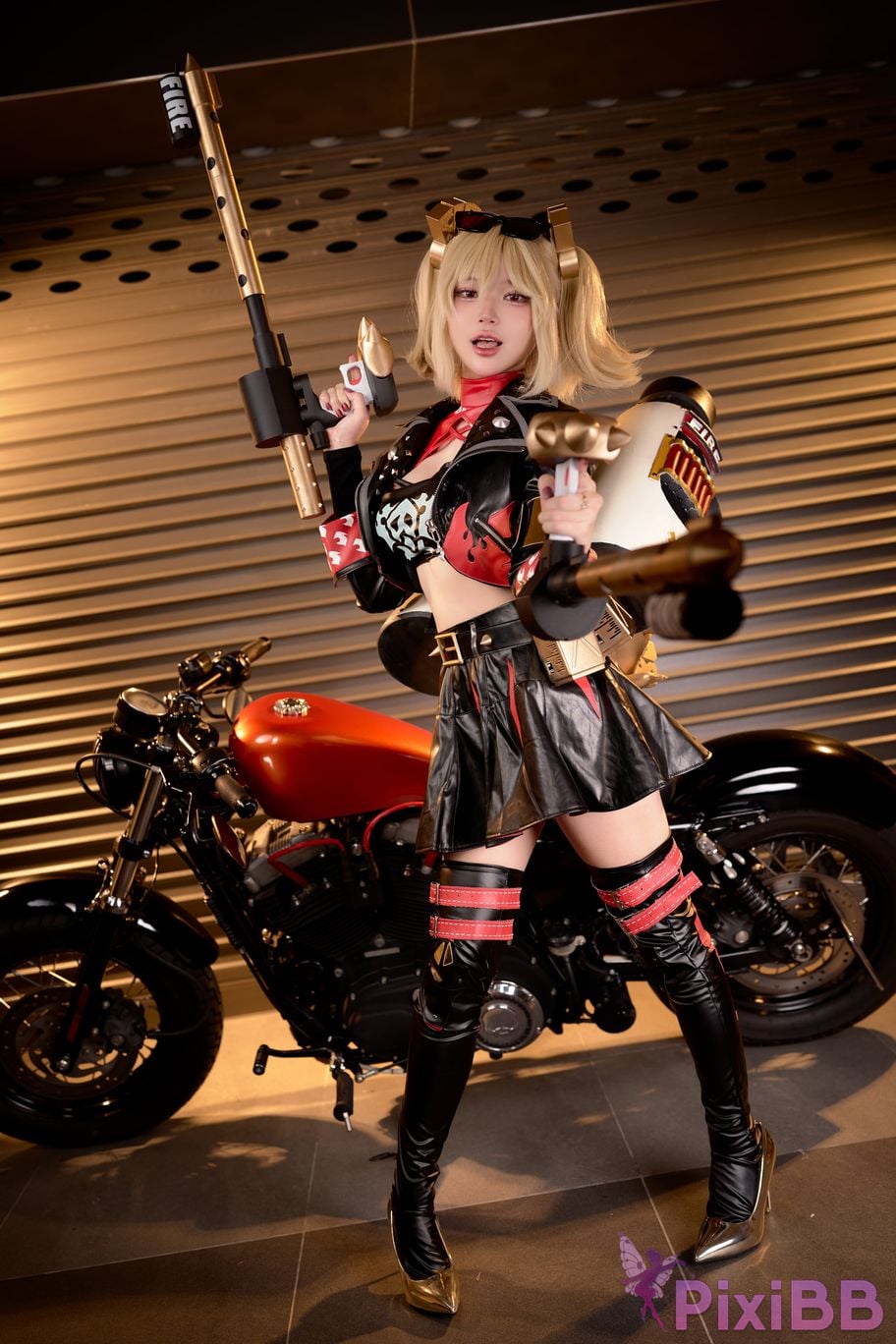 Cosplayer ZinieQ Burnice PixiBB.COM 001