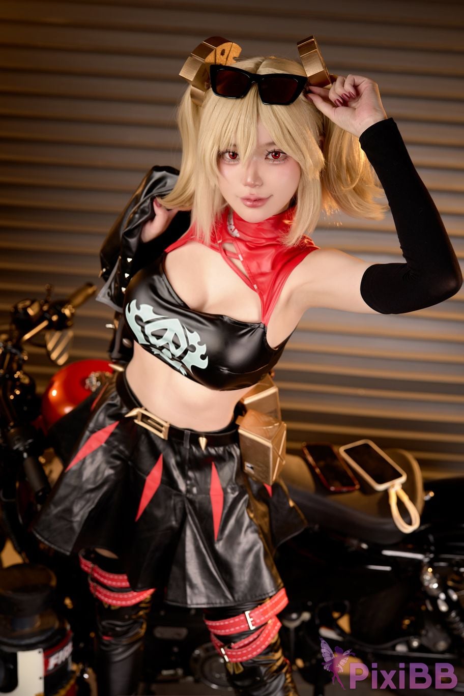 Cosplayer ZinieQ Burnice PixiBB.COM 006
