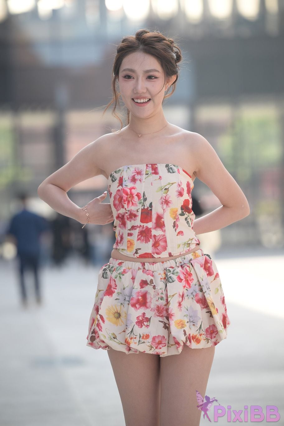 Featured Street Photography Works No.5831 Cool beauty in floral skirt PixiBB.COM 077
