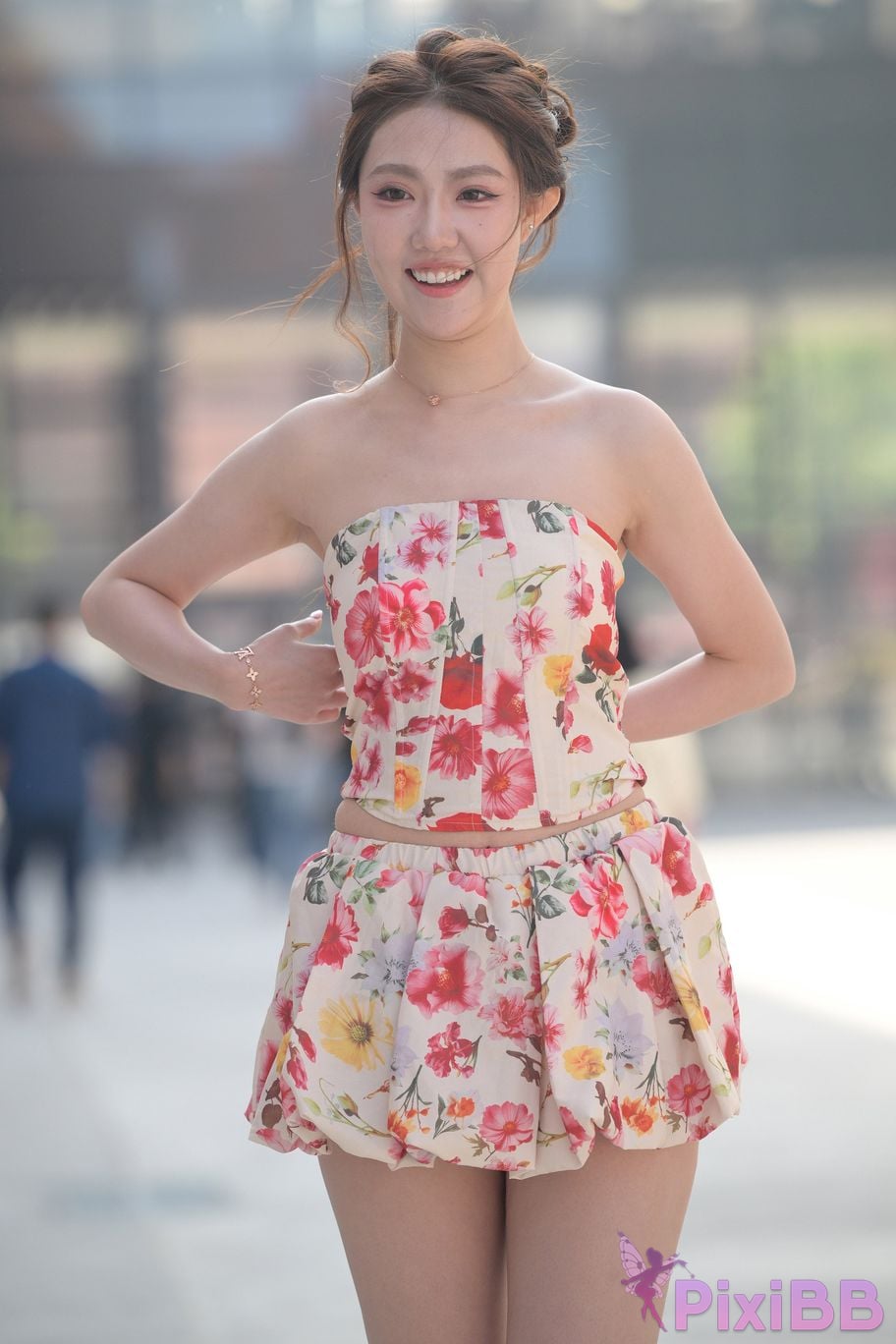 Featured Street Photography Works No.5831 Cool beauty in floral skirt PixiBB.COM 078