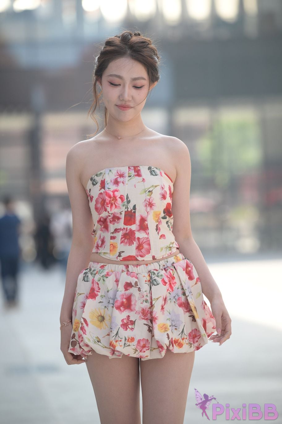 Featured Street Photography Works No.5831 Cool beauty in floral skirt PixiBB.COM 079