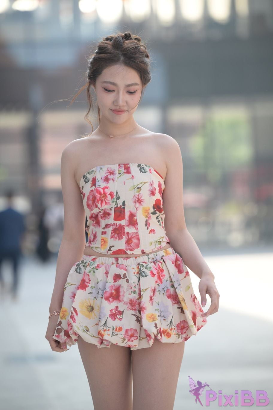 Featured Street Photography Works No.5831 Cool beauty in floral skirt PixiBB.COM 080