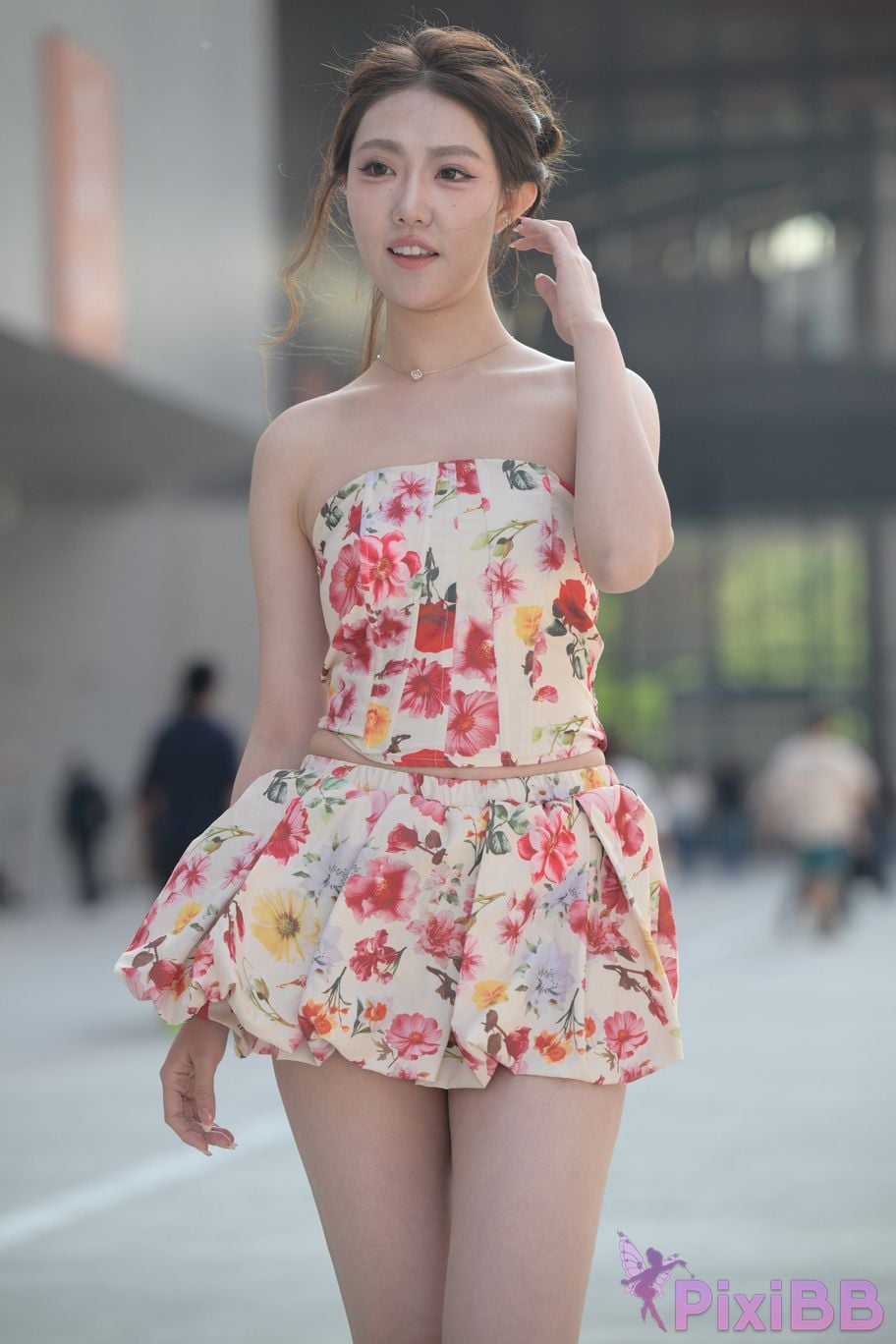 Featured Street Photography Works No.5831 Cool beauty in floral skirt PixiBB.COM 085