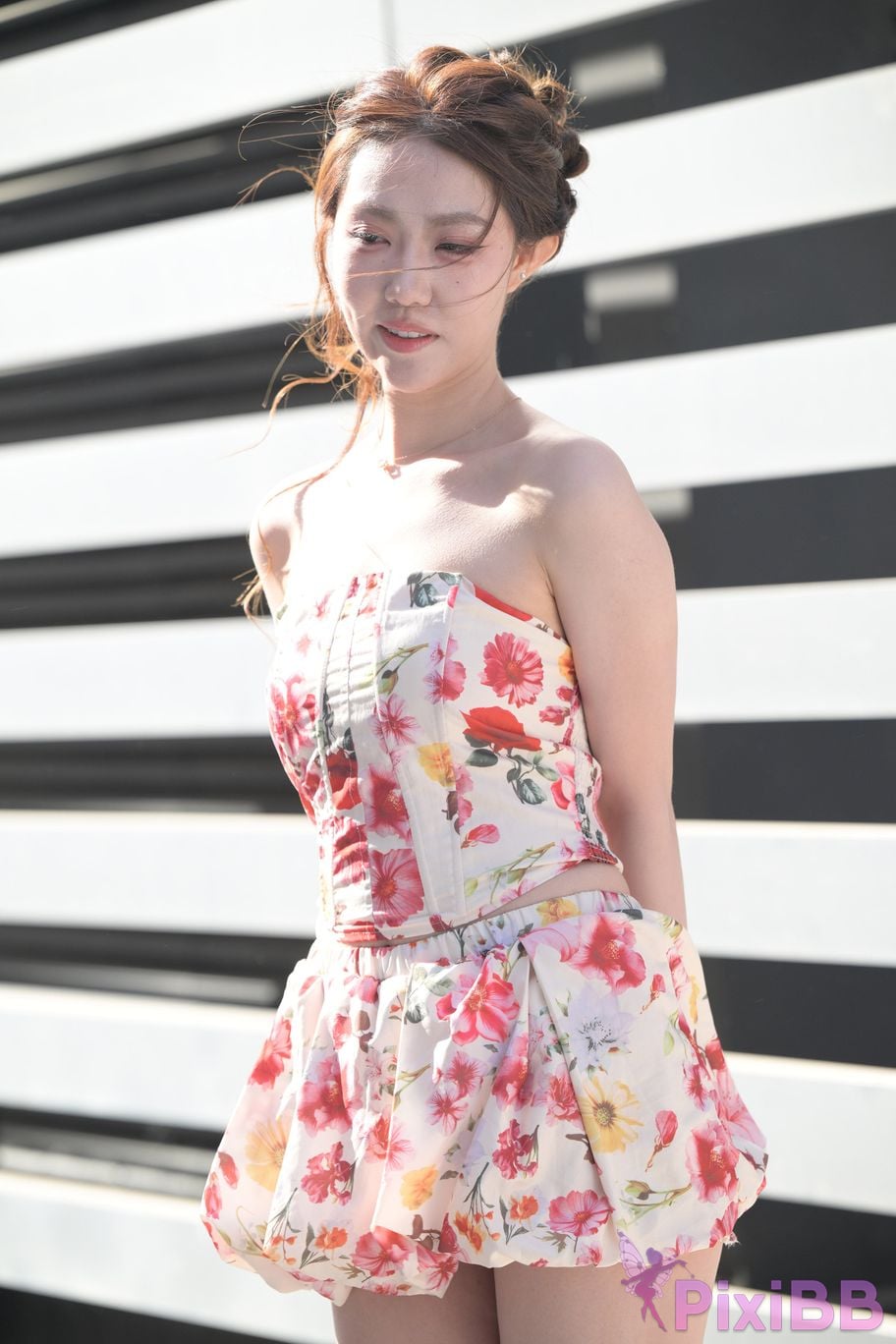 Featured Street Photography Works No.5831 Cool beauty in floral skirt PixiBB.COM 100