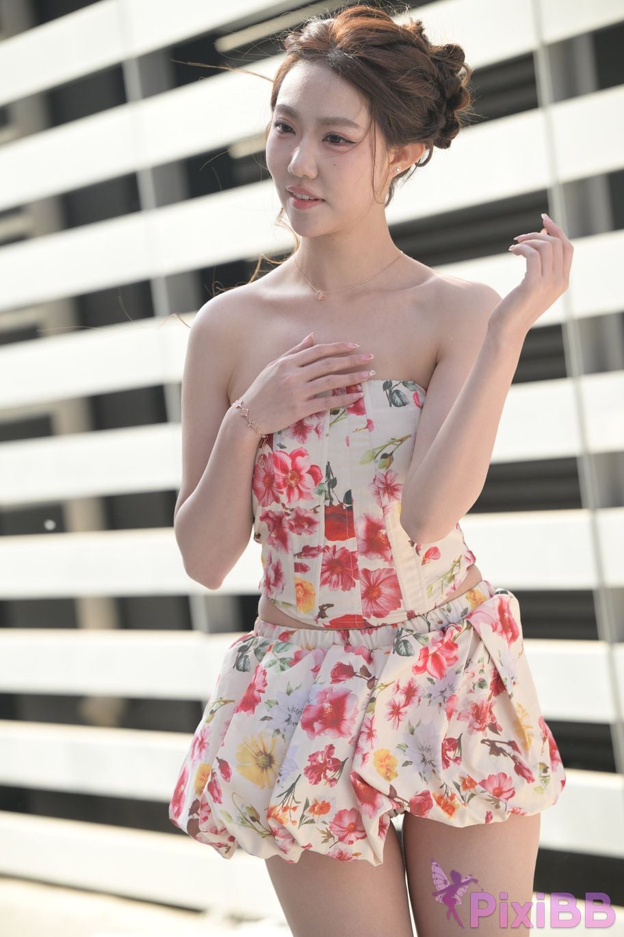 Featured Street Photography Works No.5831 Cool beauty in floral skirt PixiBB.COM 110