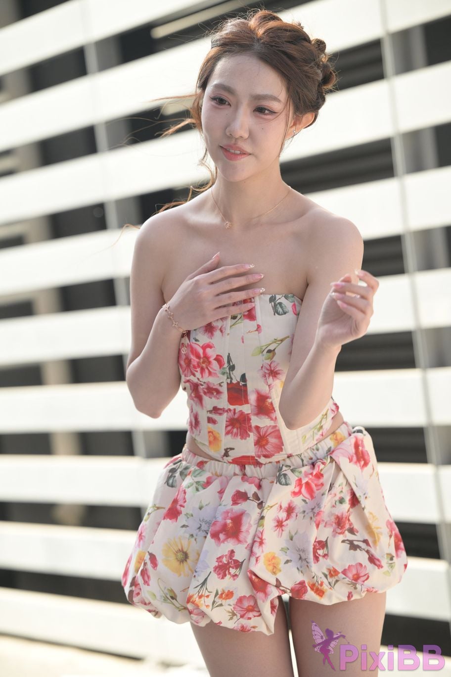 Featured Street Photography Works No.5831 Cool beauty in floral skirt PixiBB.COM 111