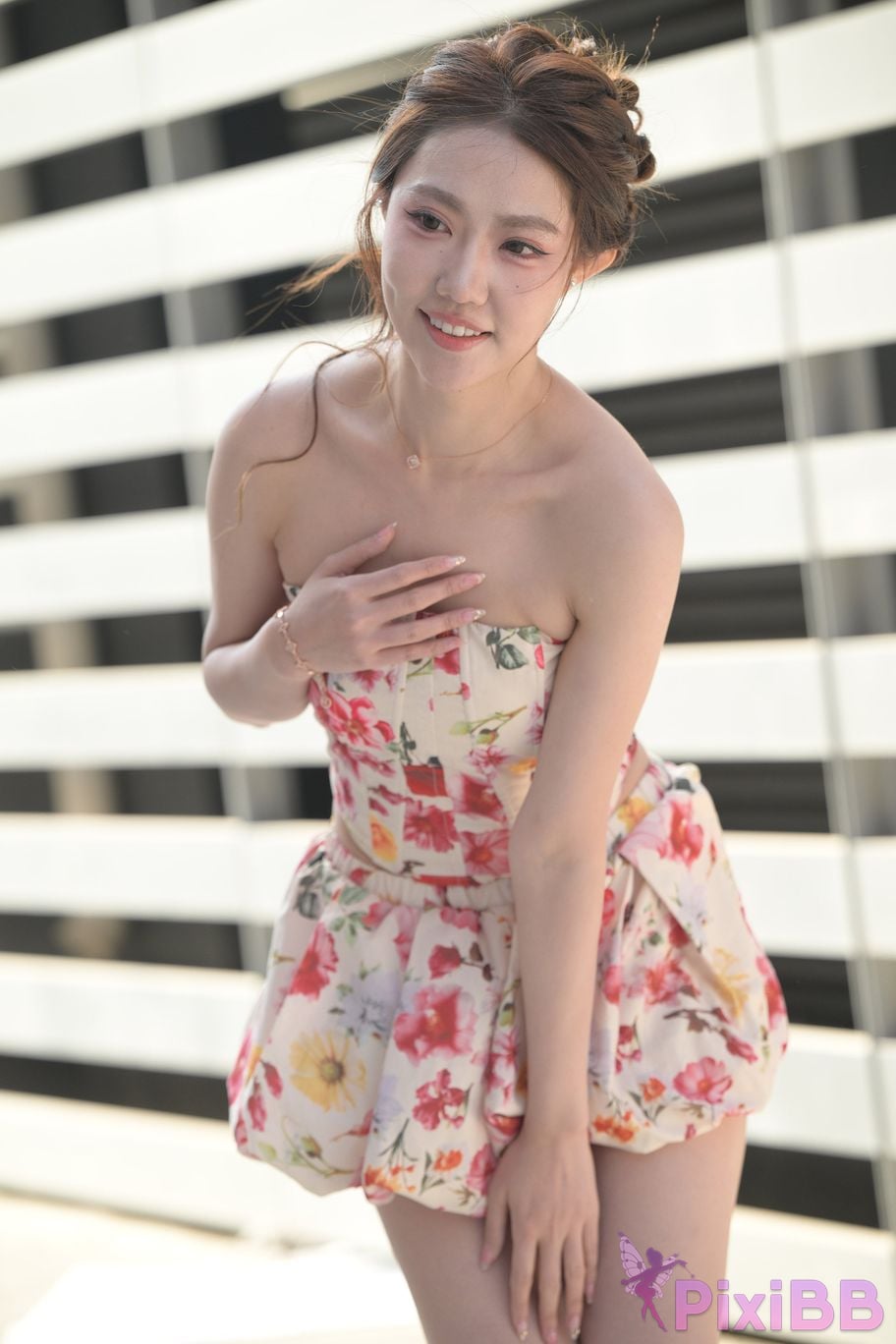 Featured Street Photography Works No.5831 Cool beauty in floral skirt PixiBB.COM 112