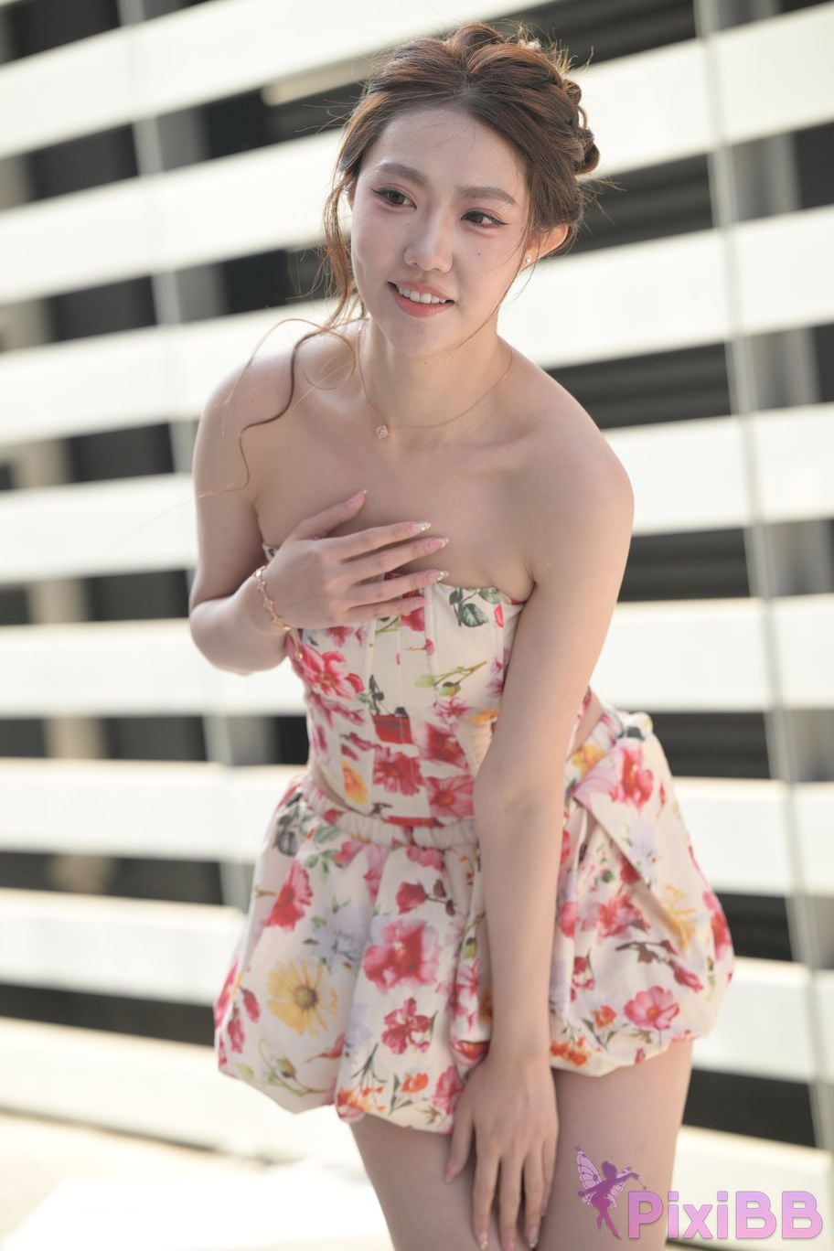 Featured Street Photography Works No.5831 Cool beauty in floral skirt PixiBB.COM 113
