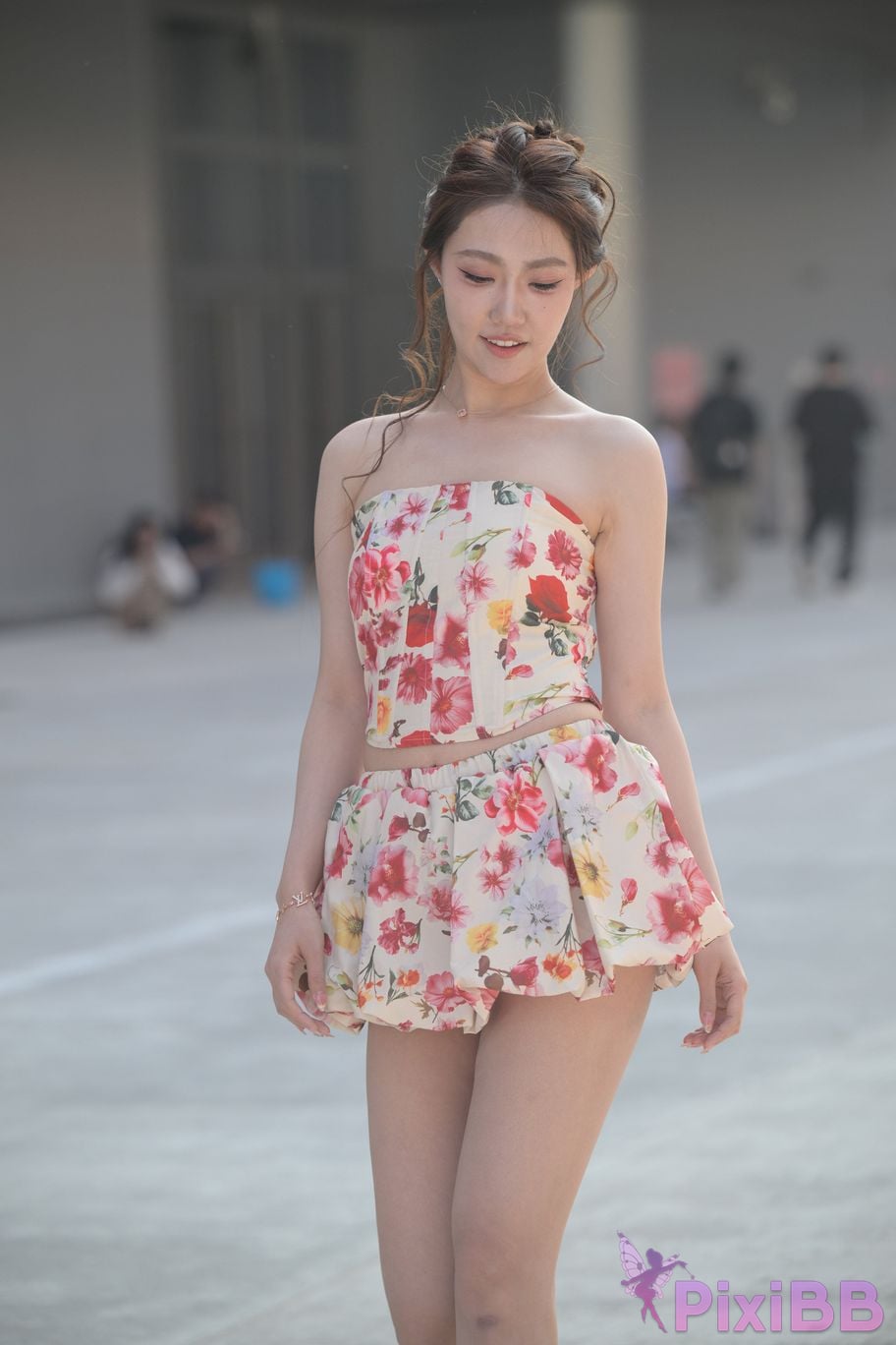 Featured Street Photography Works No.5831 Cool beauty in floral skirt PixiBB.COM 152