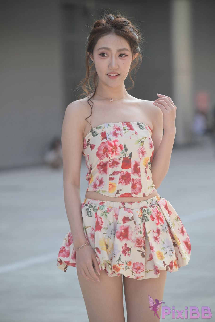 Featured Street Photography Works No.5831 Cool beauty in floral skirt PixiBB.COM 153