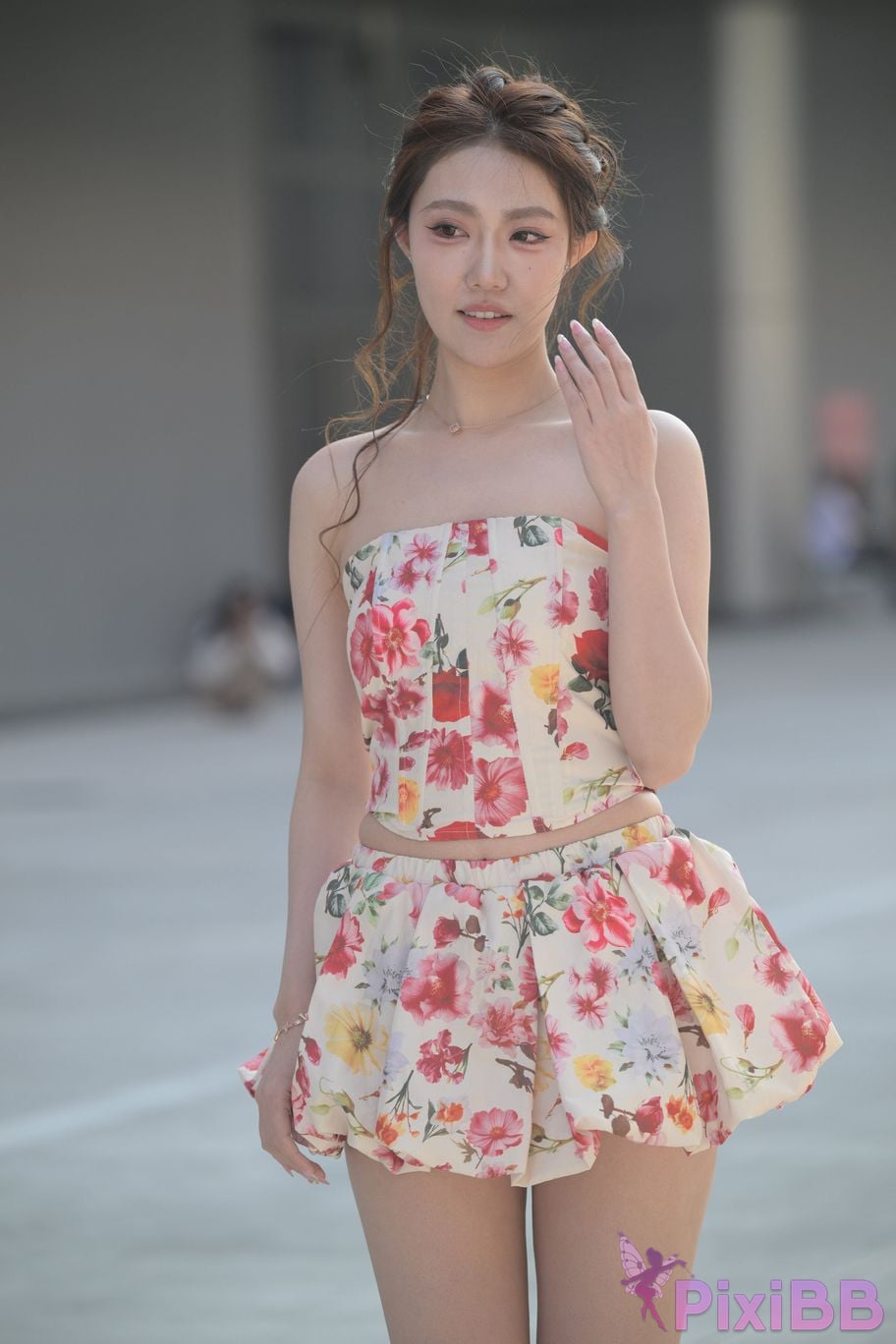 Featured Street Photography Works No.5831 Cool beauty in floral skirt PixiBB.COM 154