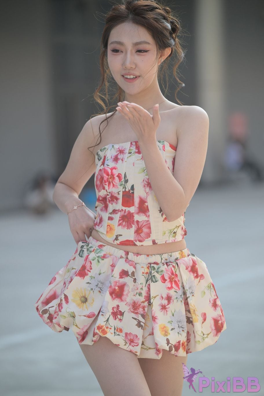 Featured Street Photography Works No.5831 Cool beauty in floral skirt PixiBB.COM 155