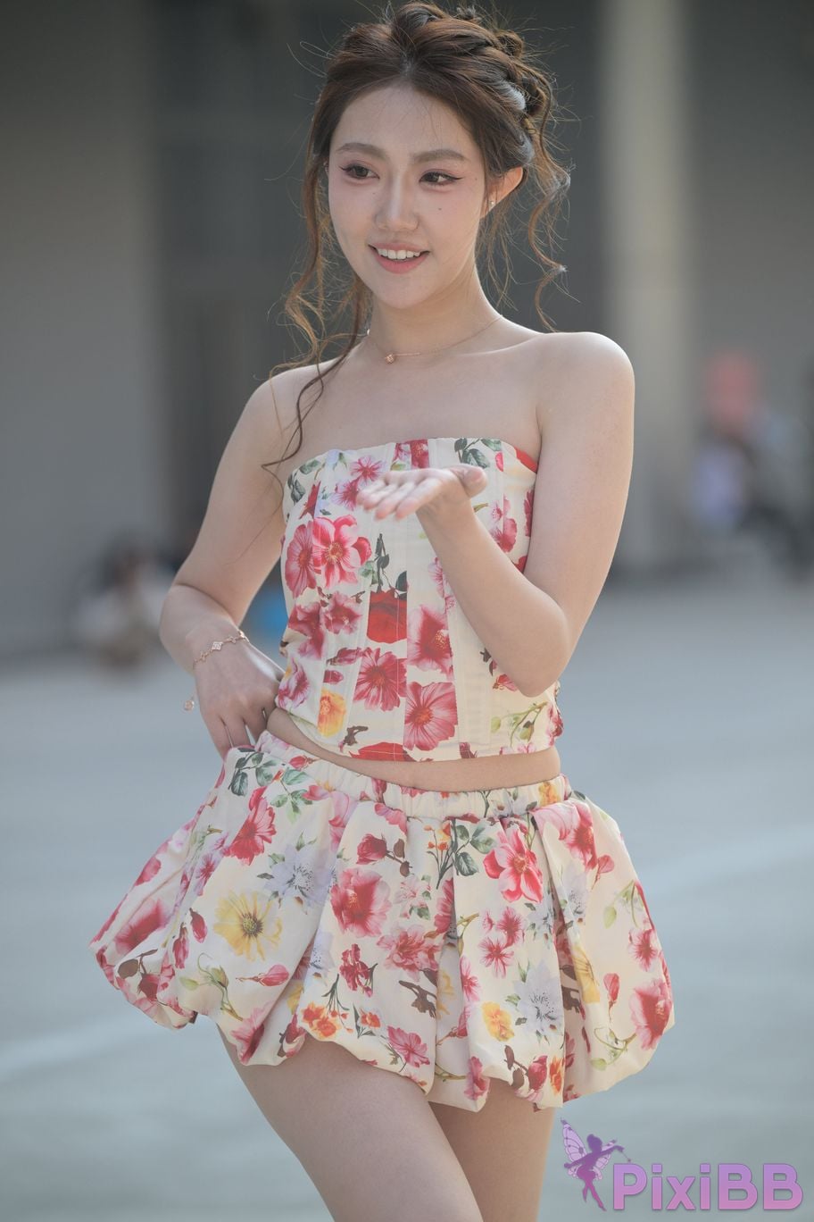 Featured Street Photography Works No.5831 Cool beauty in floral skirt PixiBB.COM 156