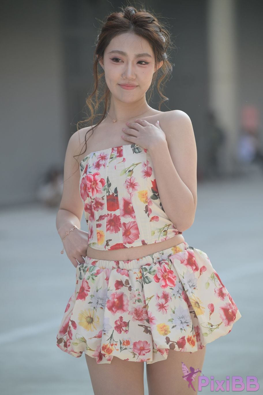 Featured Street Photography Works No.5831 Cool beauty in floral skirt PixiBB.COM 157