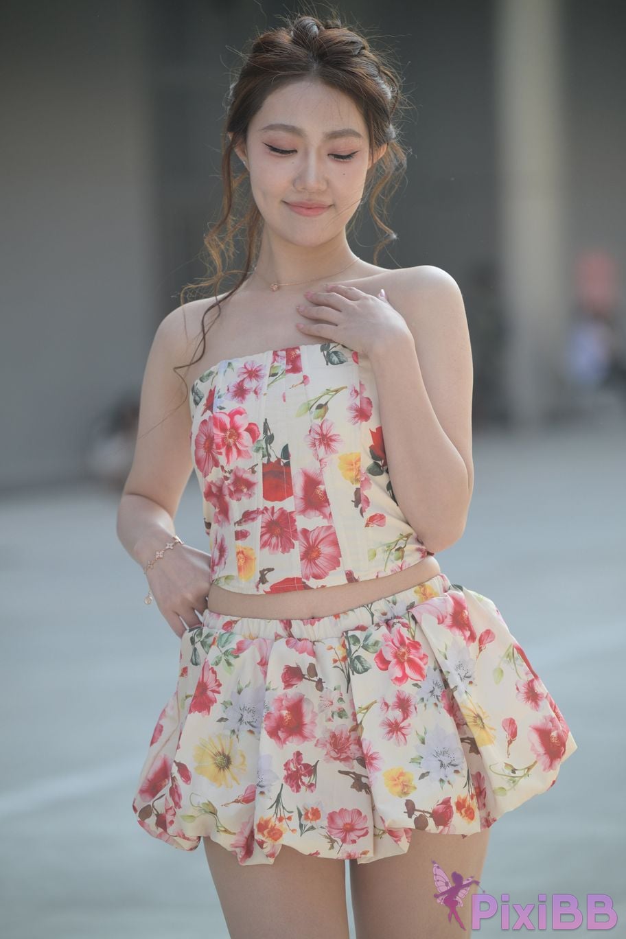 Featured Street Photography Works No.5831 Cool beauty in floral skirt PixiBB.COM 158