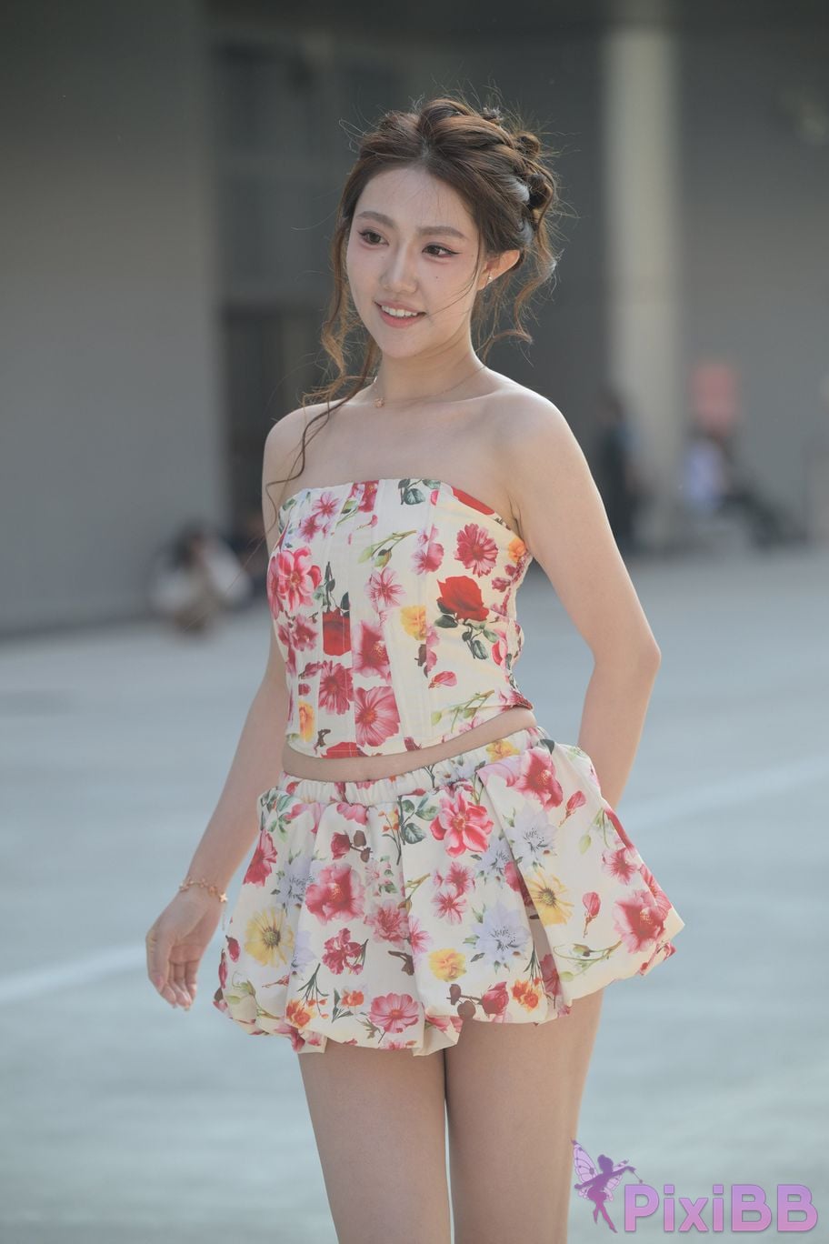 Featured Street Photography Works No.5831 Cool beauty in floral skirt PixiBB.COM 159