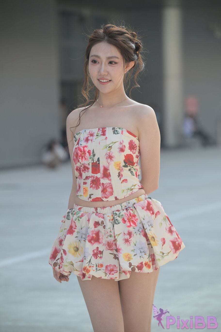 Featured Street Photography Works No.5831 Cool beauty in floral skirt PixiBB.COM 160