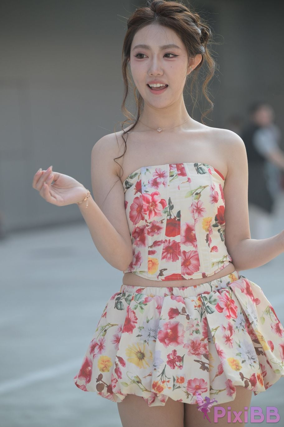 Featured Street Photography Works No.5831 Cool beauty in floral skirt PixiBB.COM 161