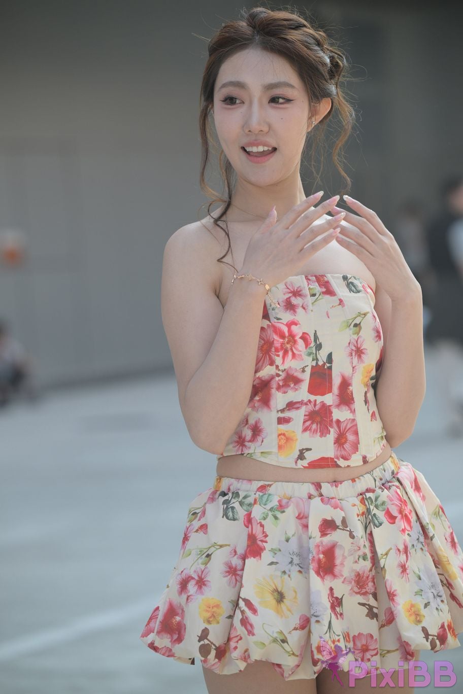 Featured Street Photography Works No.5831 Cool beauty in floral skirt PixiBB.COM 162