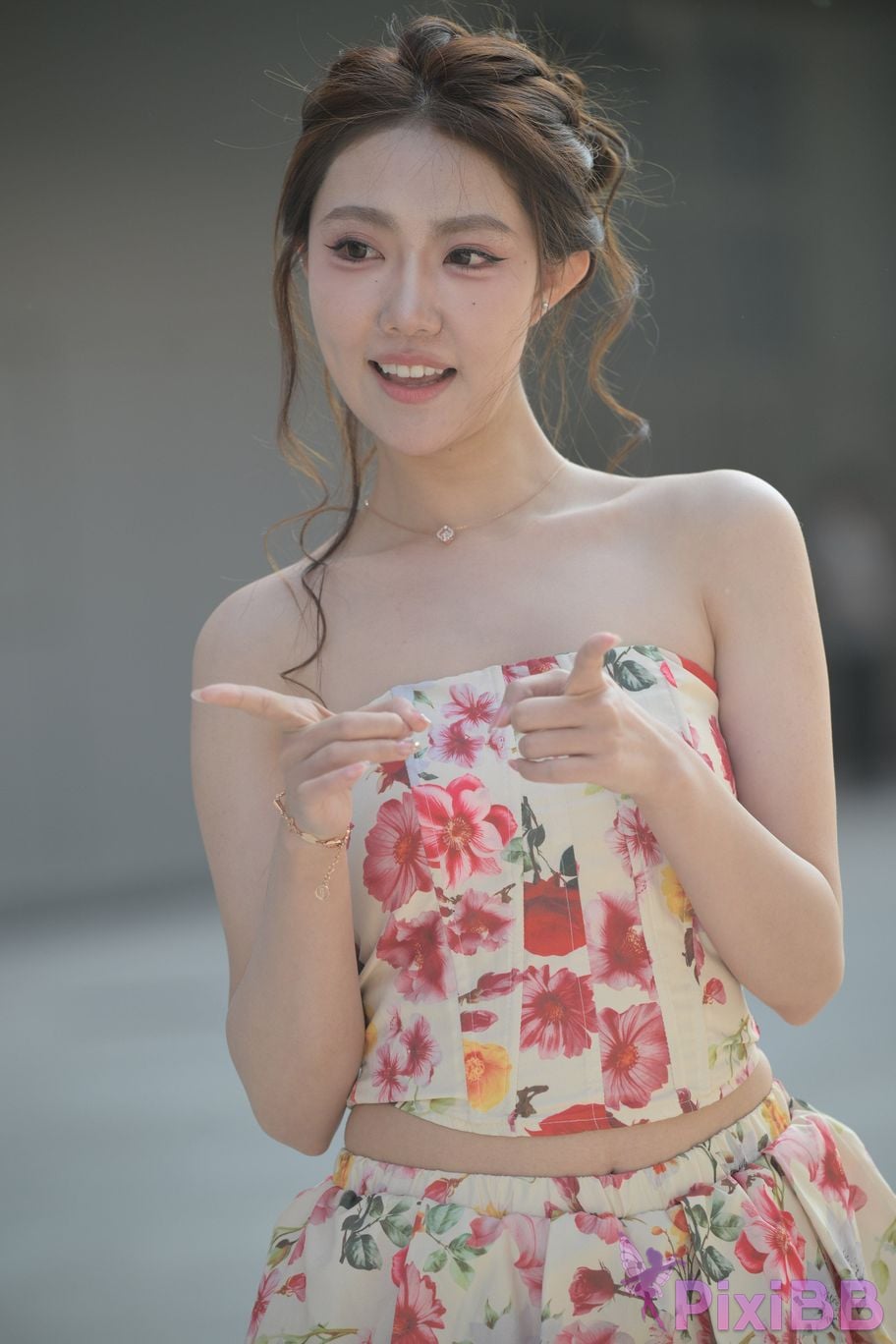 Featured Street Photography Works No.5831 Cool beauty in floral skirt PixiBB.COM 164