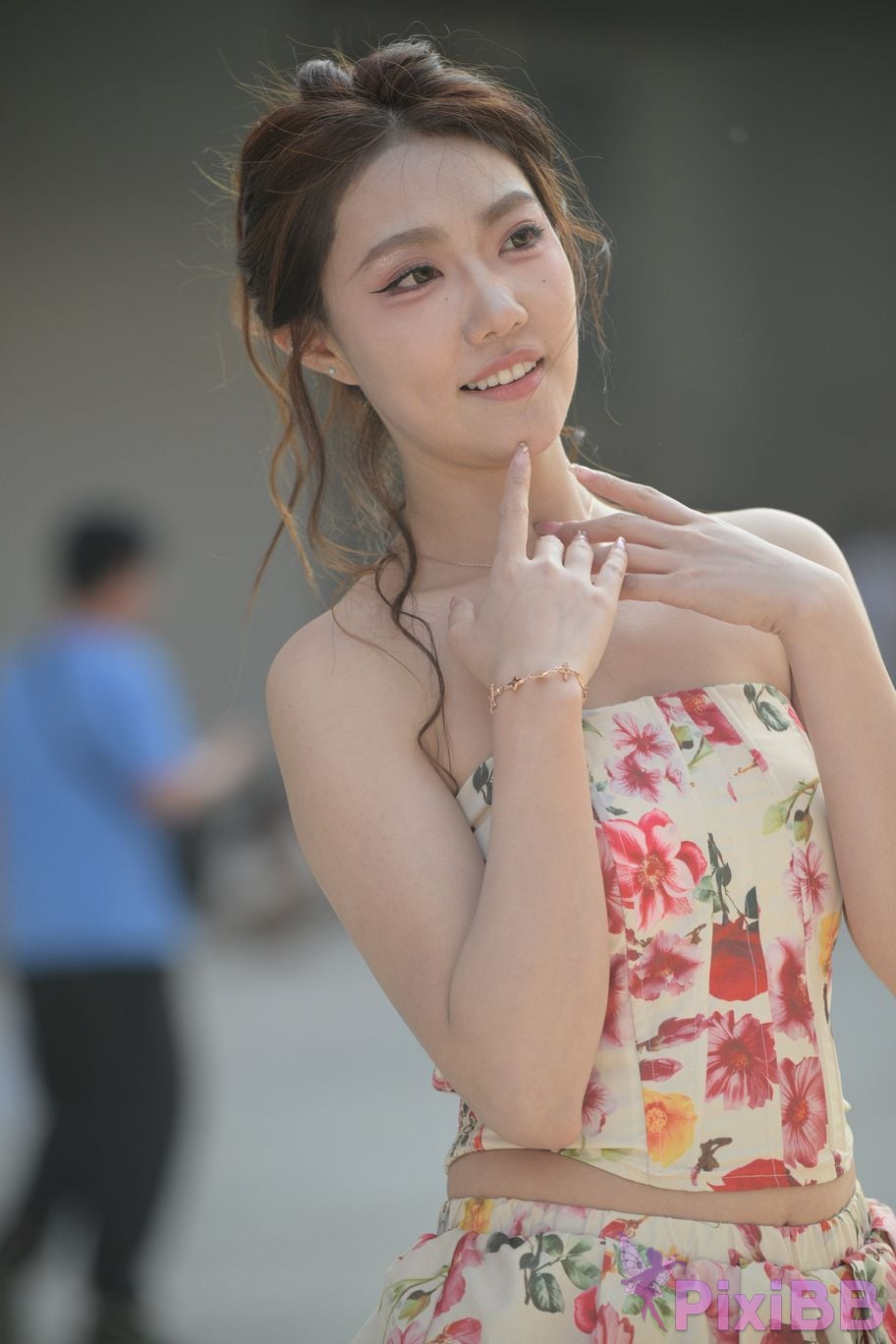 Featured Street Photography Works No.5831 Cool beauty in floral skirt PixiBB.COM 168