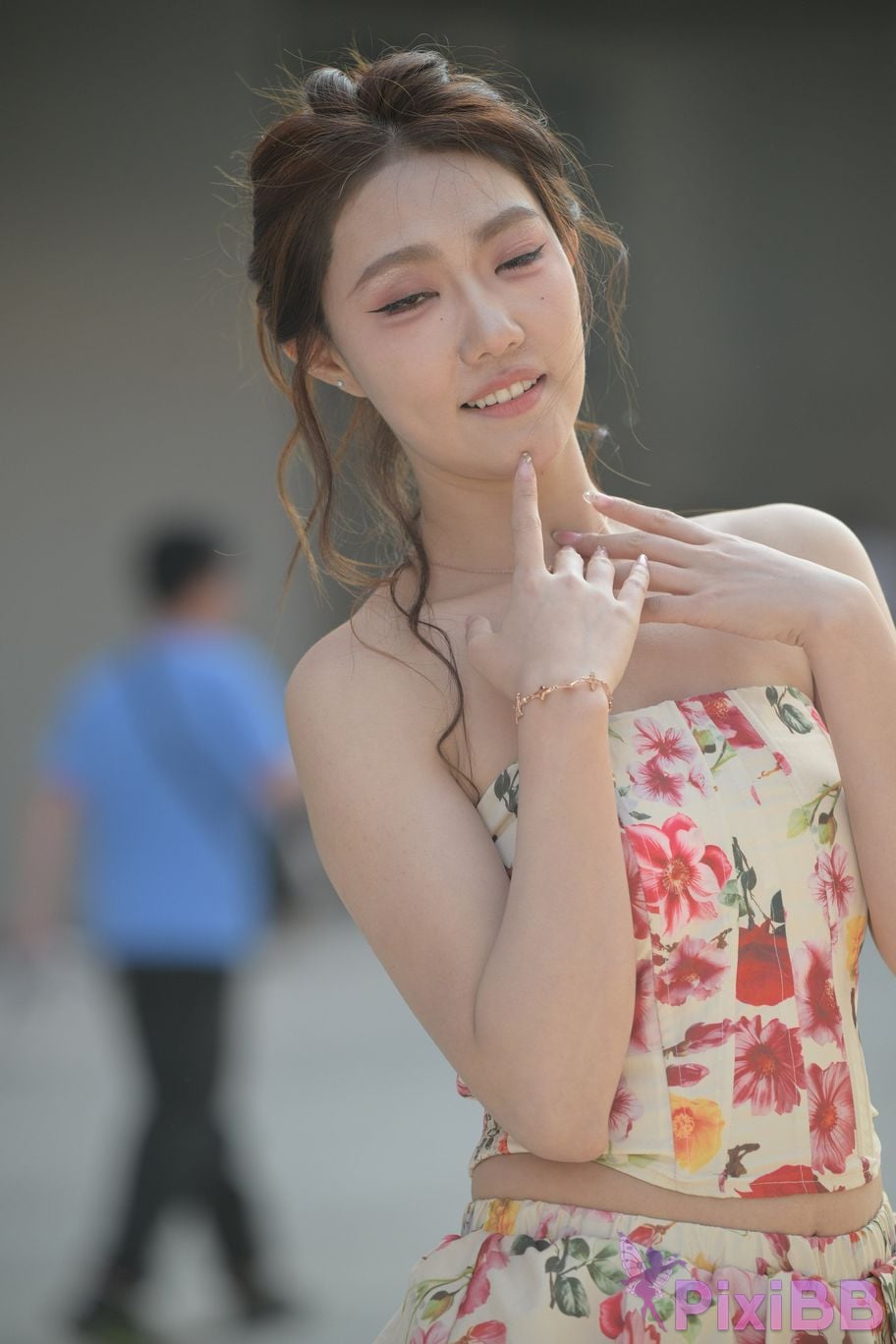 Featured Street Photography Works No.5831 Cool beauty in floral skirt PixiBB.COM 169
