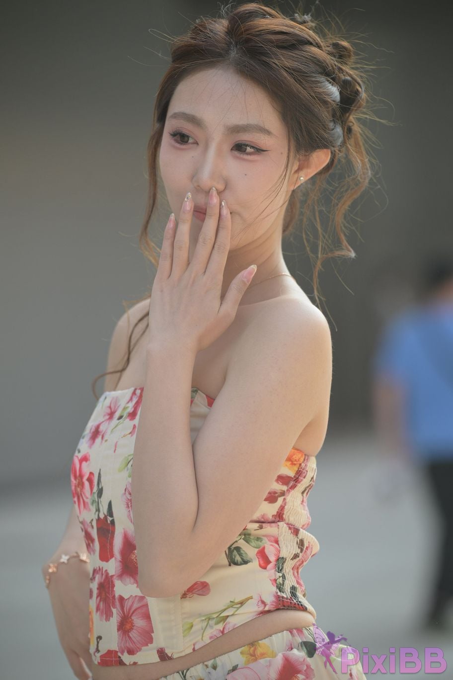 Featured Street Photography Works No.5831 Cool beauty in floral skirt PixiBB.COM 170