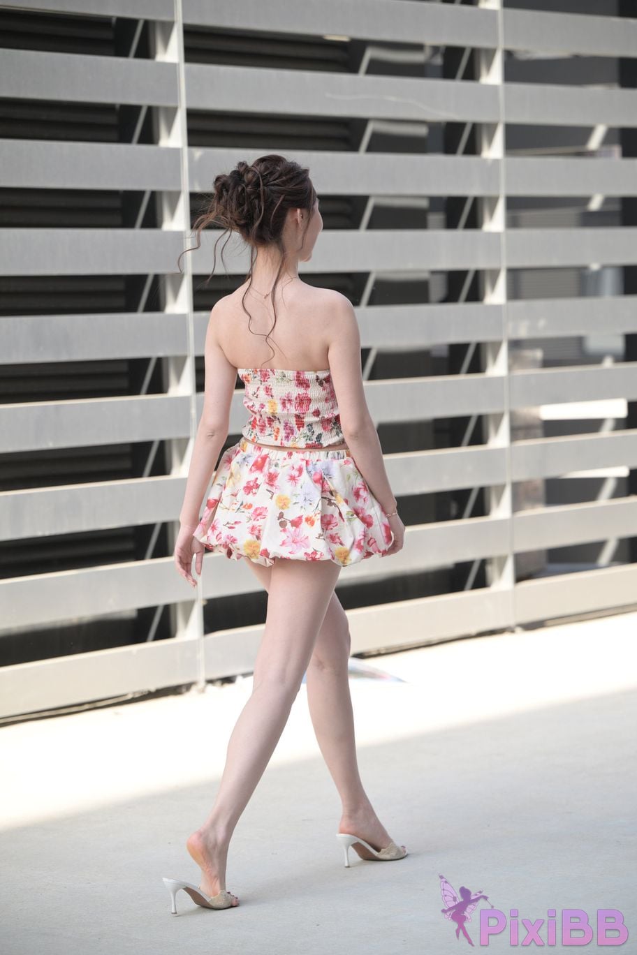 Featured Street Photography Works No.5831 Cool beauty in floral skirt PixiBB.COM 174