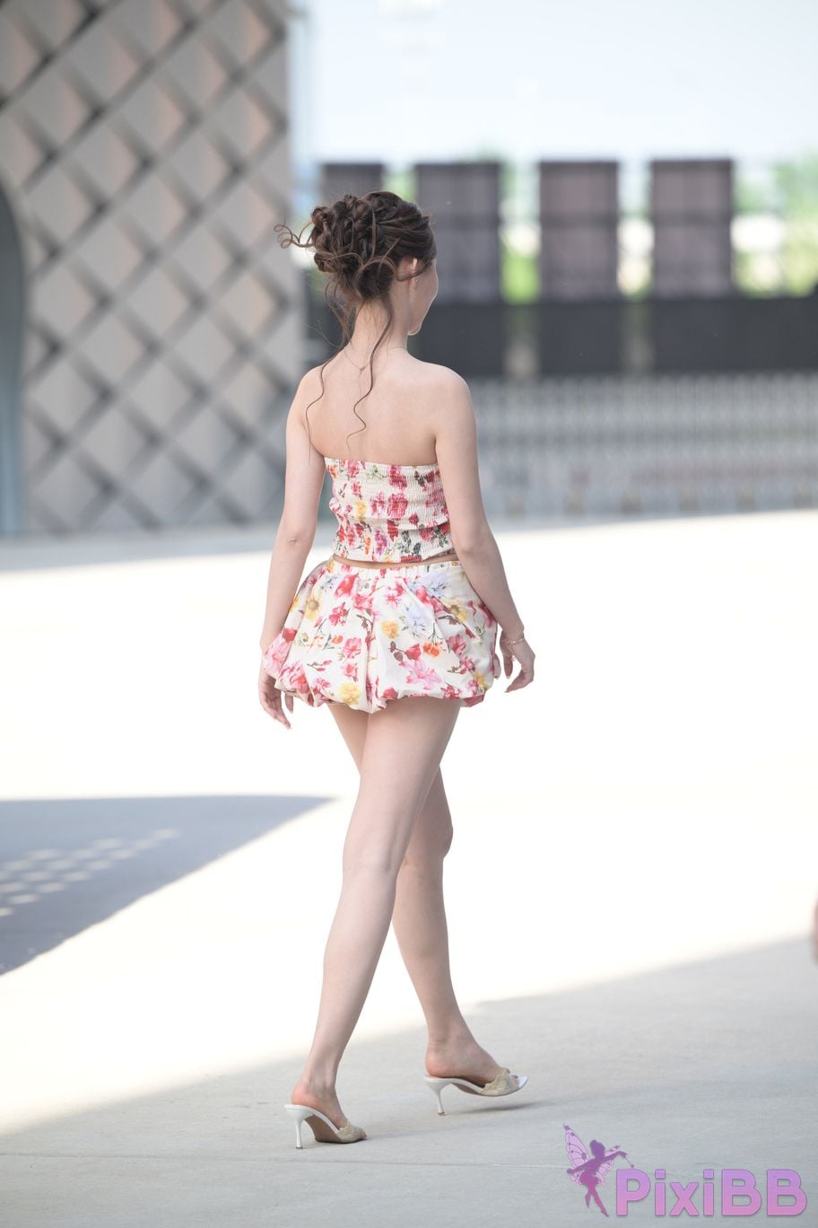 Featured Street Photography Works No.5831 Cool beauty in floral skirt PixiBB.COM 185