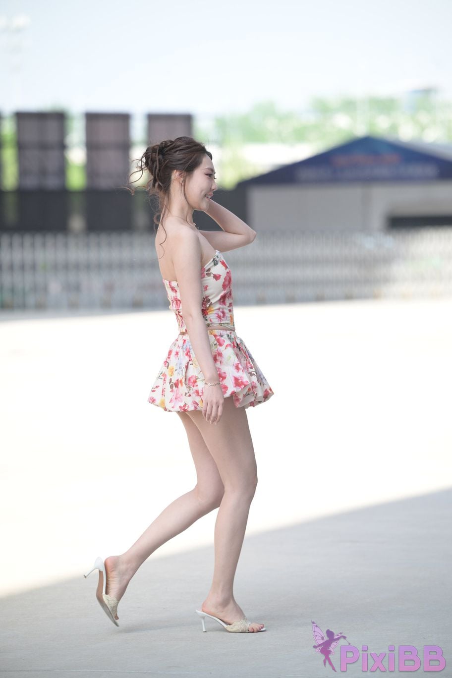 Featured Street Photography Works No.5831 Cool beauty in floral skirt PixiBB.COM 187
