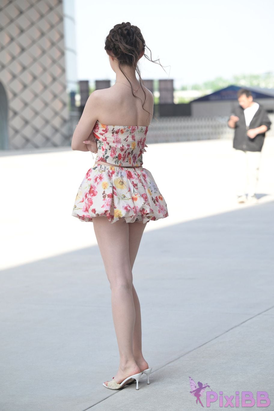 Featured Street Photography Works No.5831 Cool beauty in floral skirt PixiBB.COM 189