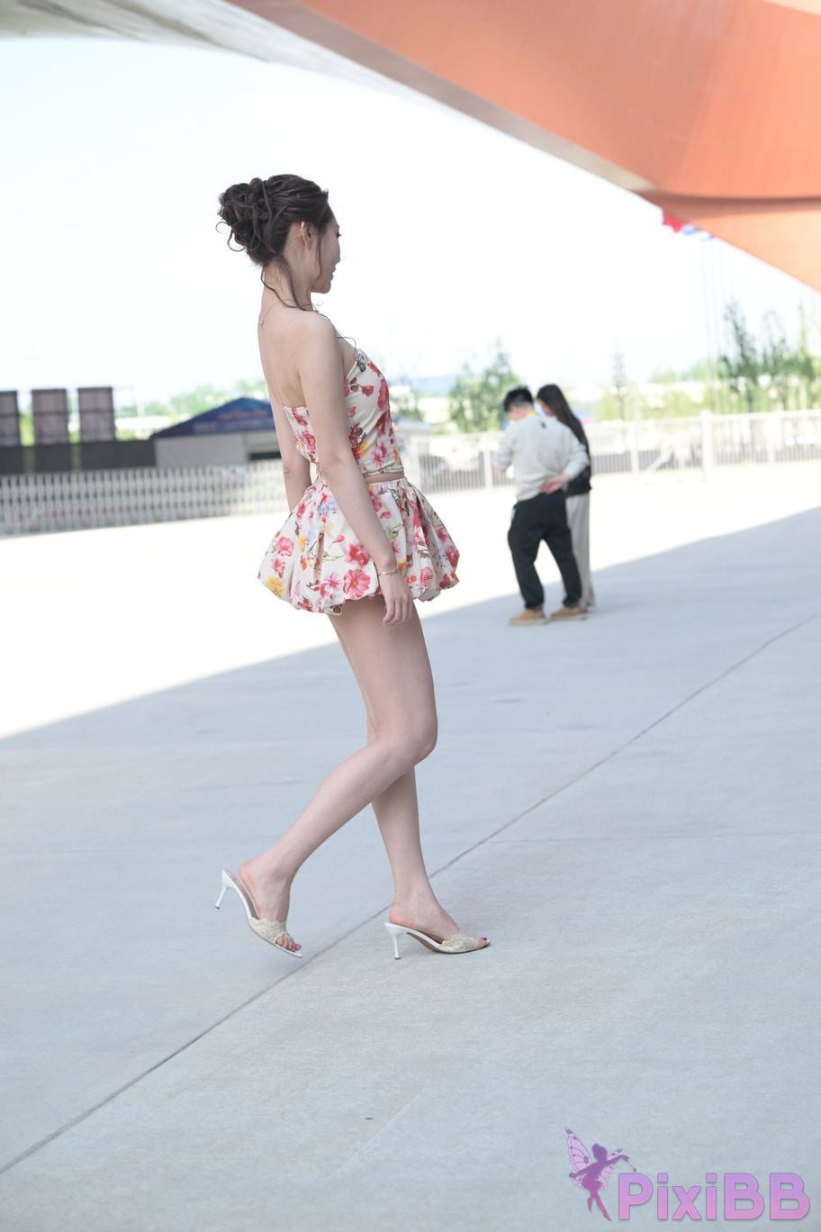 Featured Street Photography Works No.5831 Cool beauty in floral skirt PixiBB.COM 202