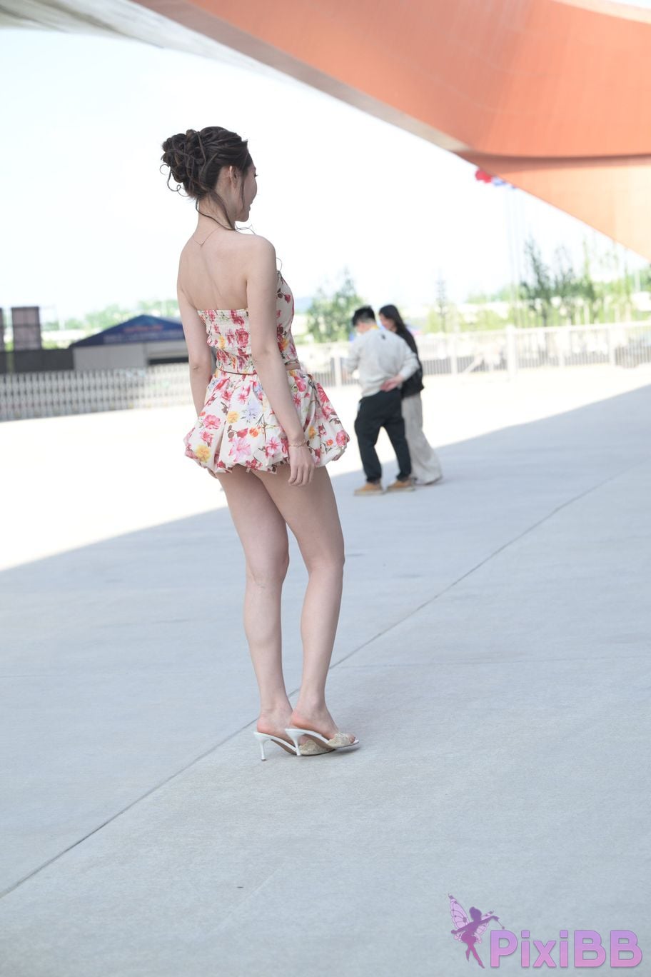 Featured Street Photography Works No.5831 Cool beauty in floral skirt PixiBB.COM 203