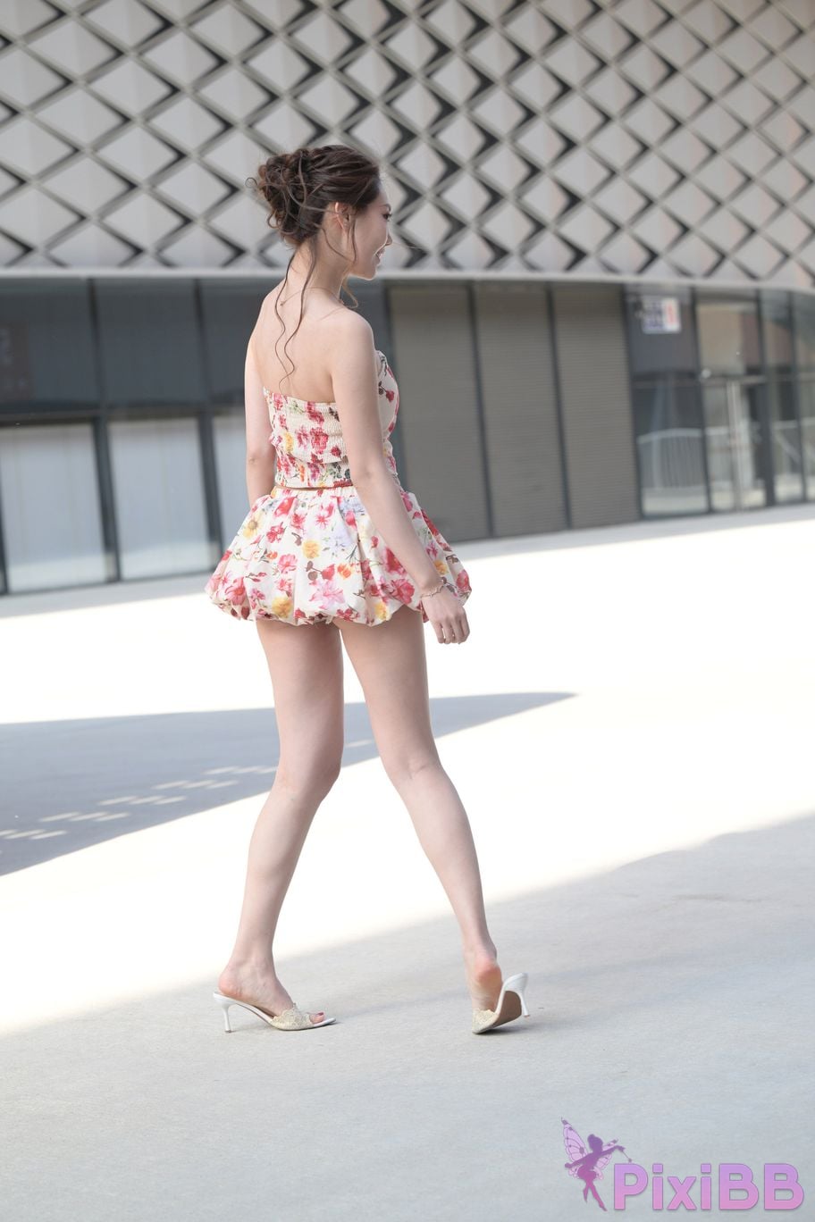 Featured Street Photography Works No.5831 Cool beauty in floral skirt PixiBB.COM 210