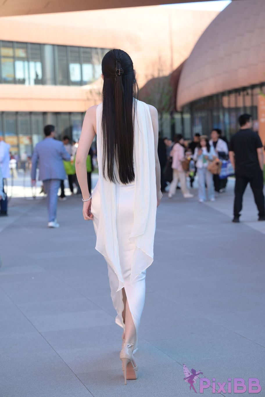 Featured Street Photography Works No.5834 Little Luna in elegant white dress PixiBB.COM 025