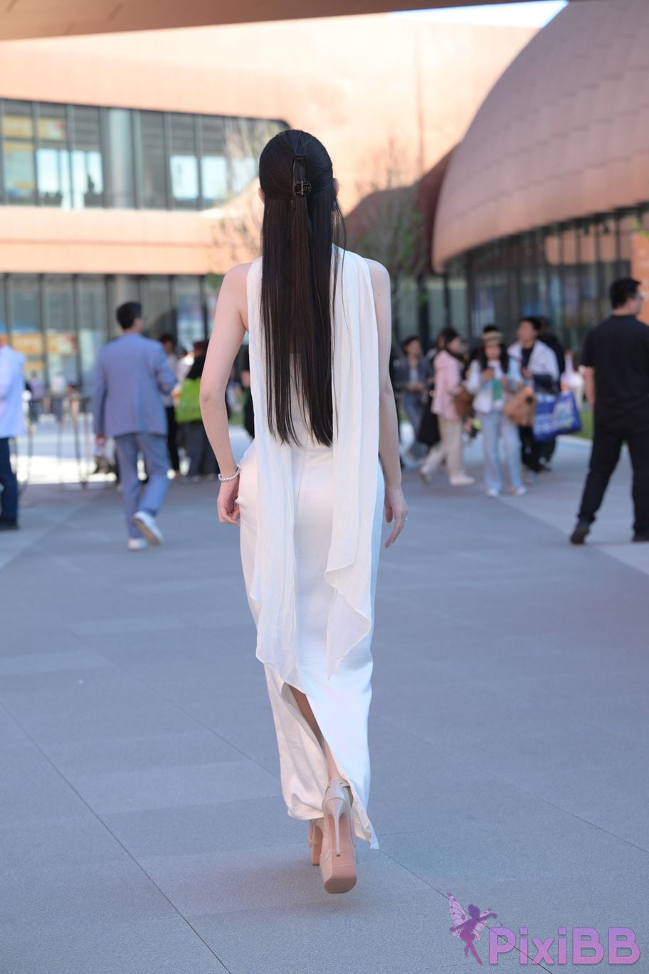 Featured Street Photography Works No.5834 Little Luna in elegant white dress PixiBB.COM 026