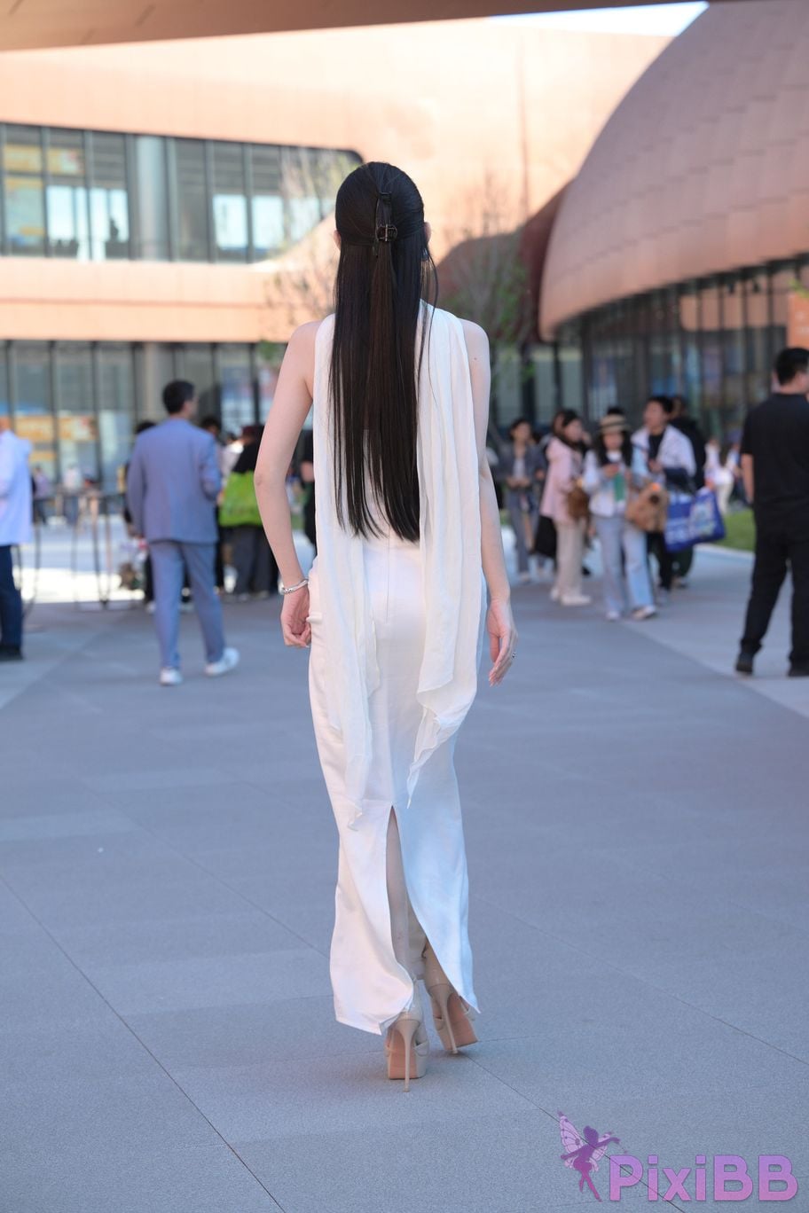 Featured Street Photography Works No.5834 Little Luna in elegant white dress PixiBB.COM 027